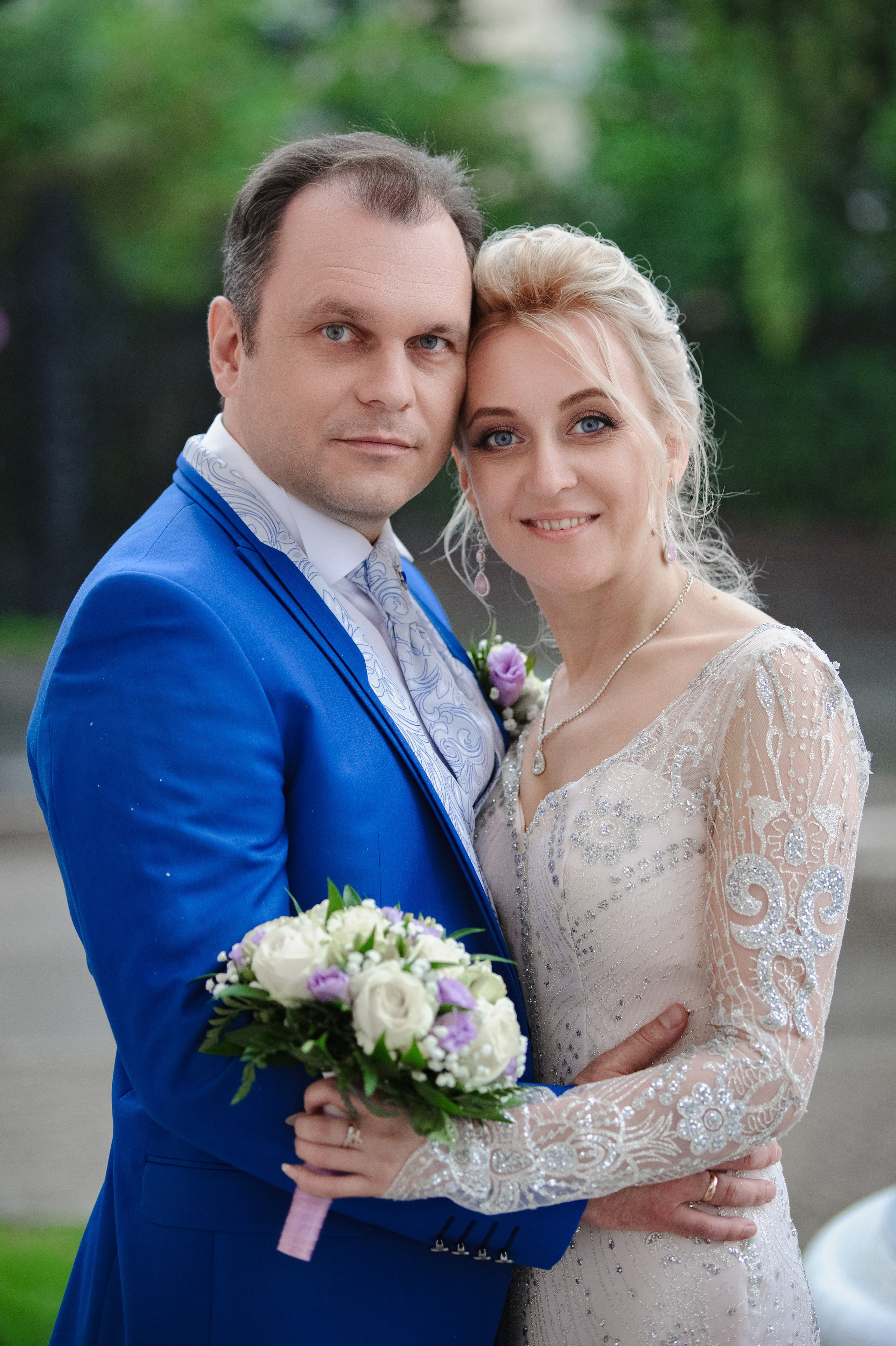 Услуги фотографа на свадебной фотосессии от 8000 рублей.