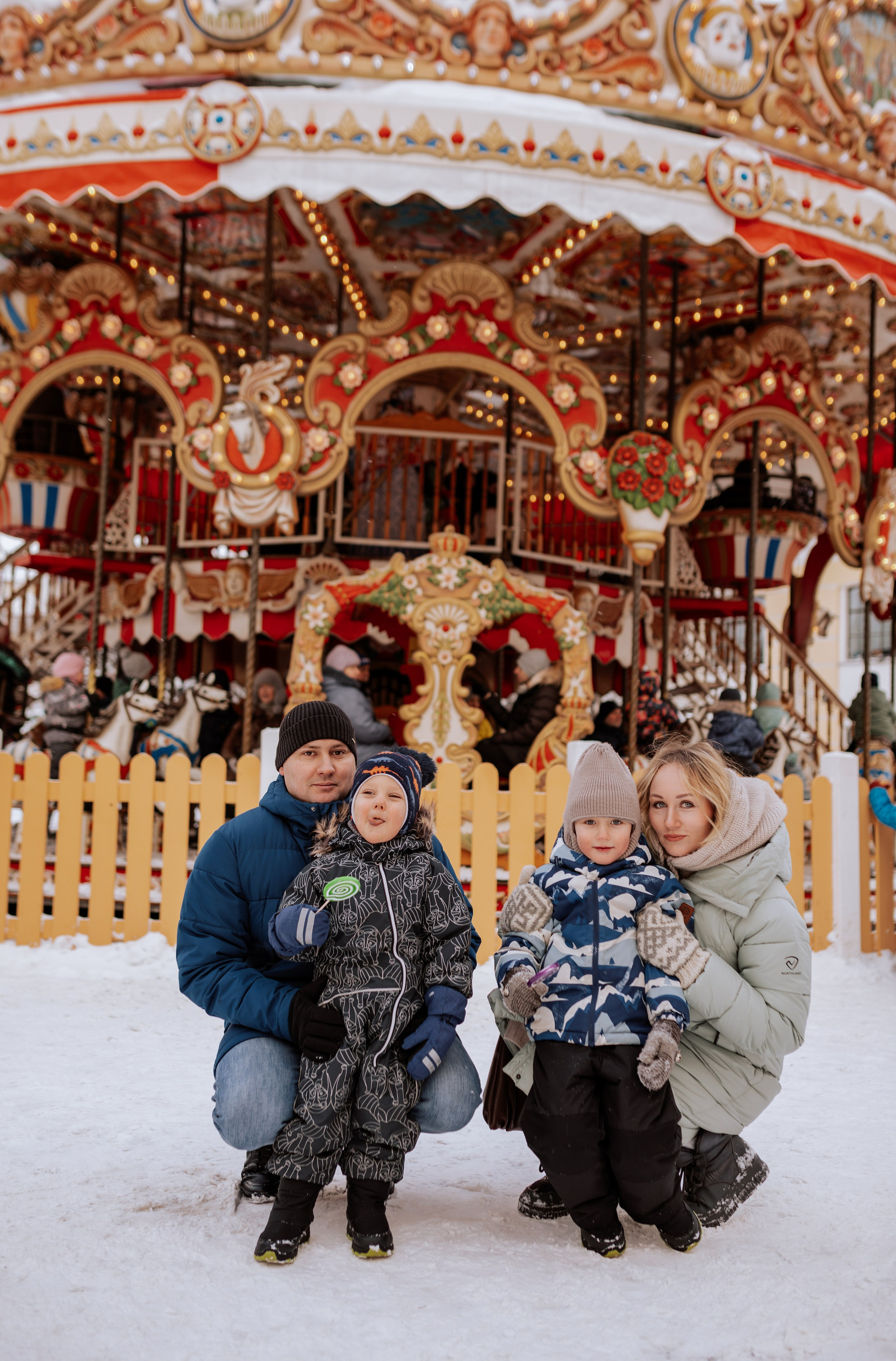 Семейная, Манежная площадь