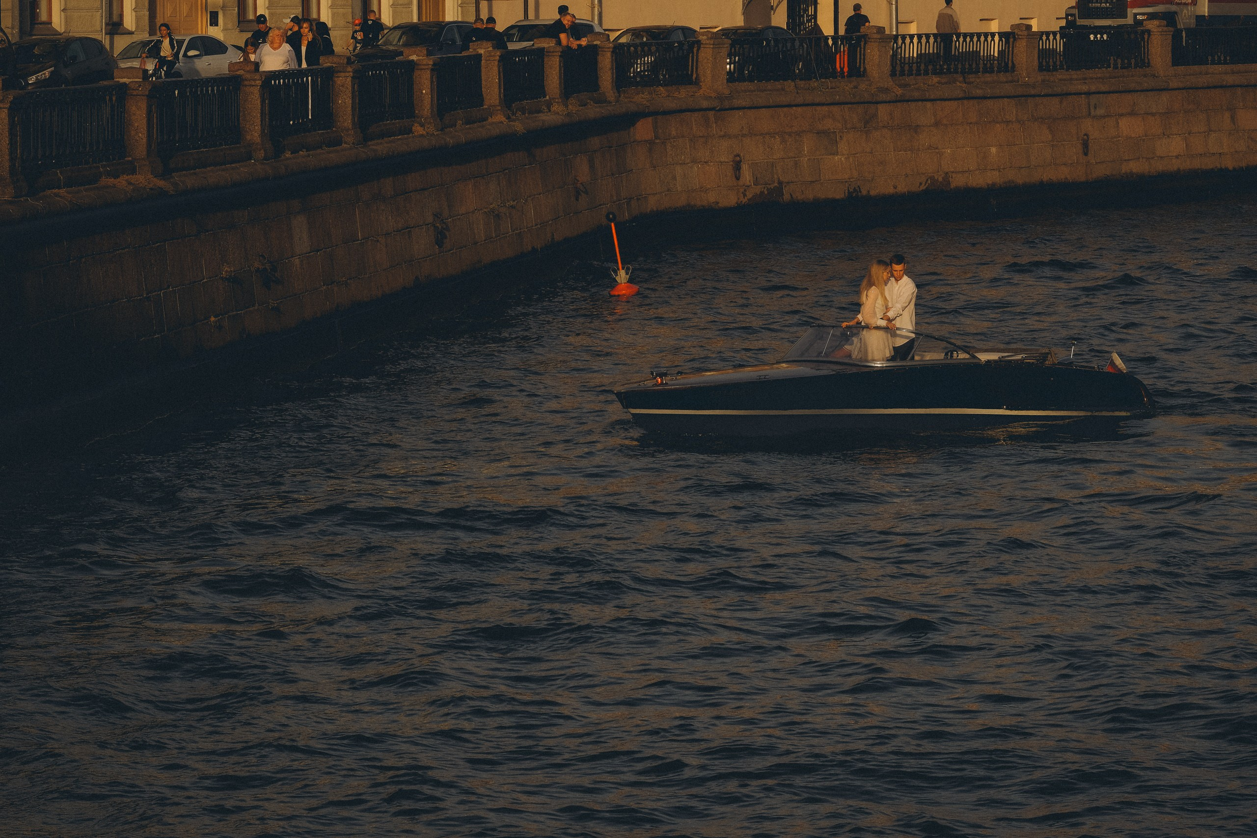 СВАДЕНБНАЯ СЬЕМКА НА КАТЕРЕ ПО КАНАЛАМ САНКТ-ПЕТЕРБУРГА И В АКВАТОРИИ НЕВЫ. Профессиональный фотограф, Санкт-Петербург — Виктория Богомолова