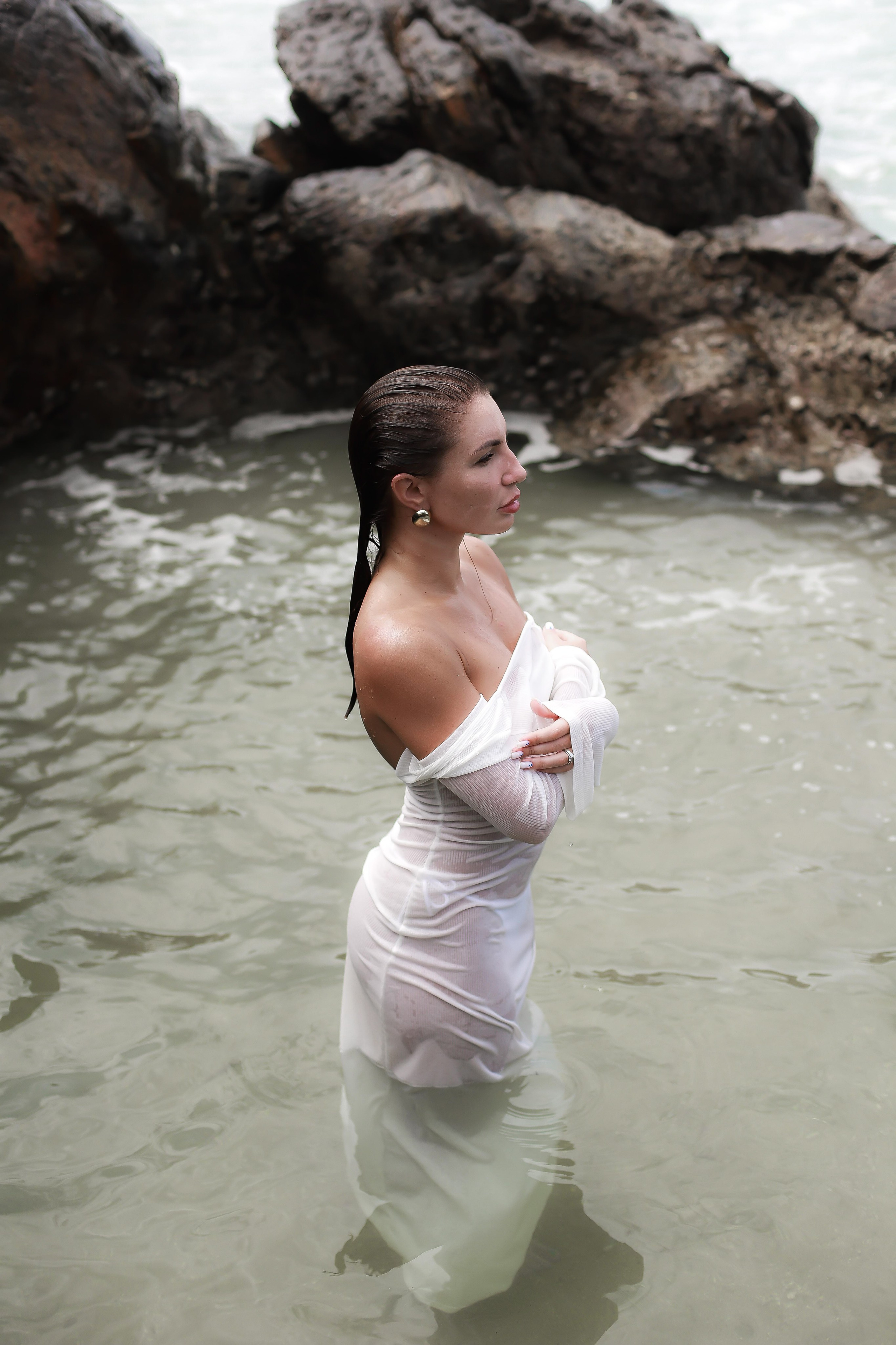 Эстетичные кадры на пляже Coconut Beach: девушка в тропическом раю | Фотосессия на Шри-Ланке. Фотограф на Шри-Ланке