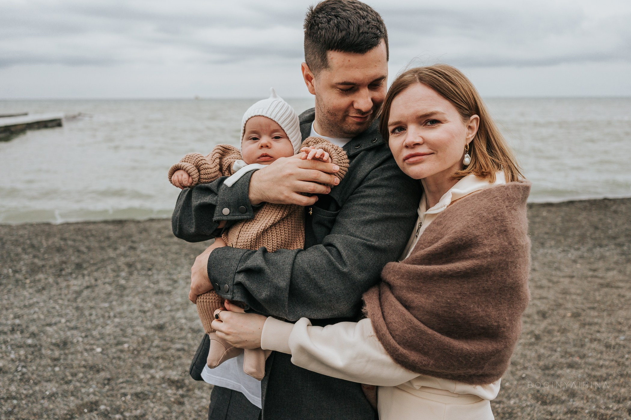 Семейная фотосессия прогулка на море. Фотограф на роды Москва. Фотограф новорожденных Москва