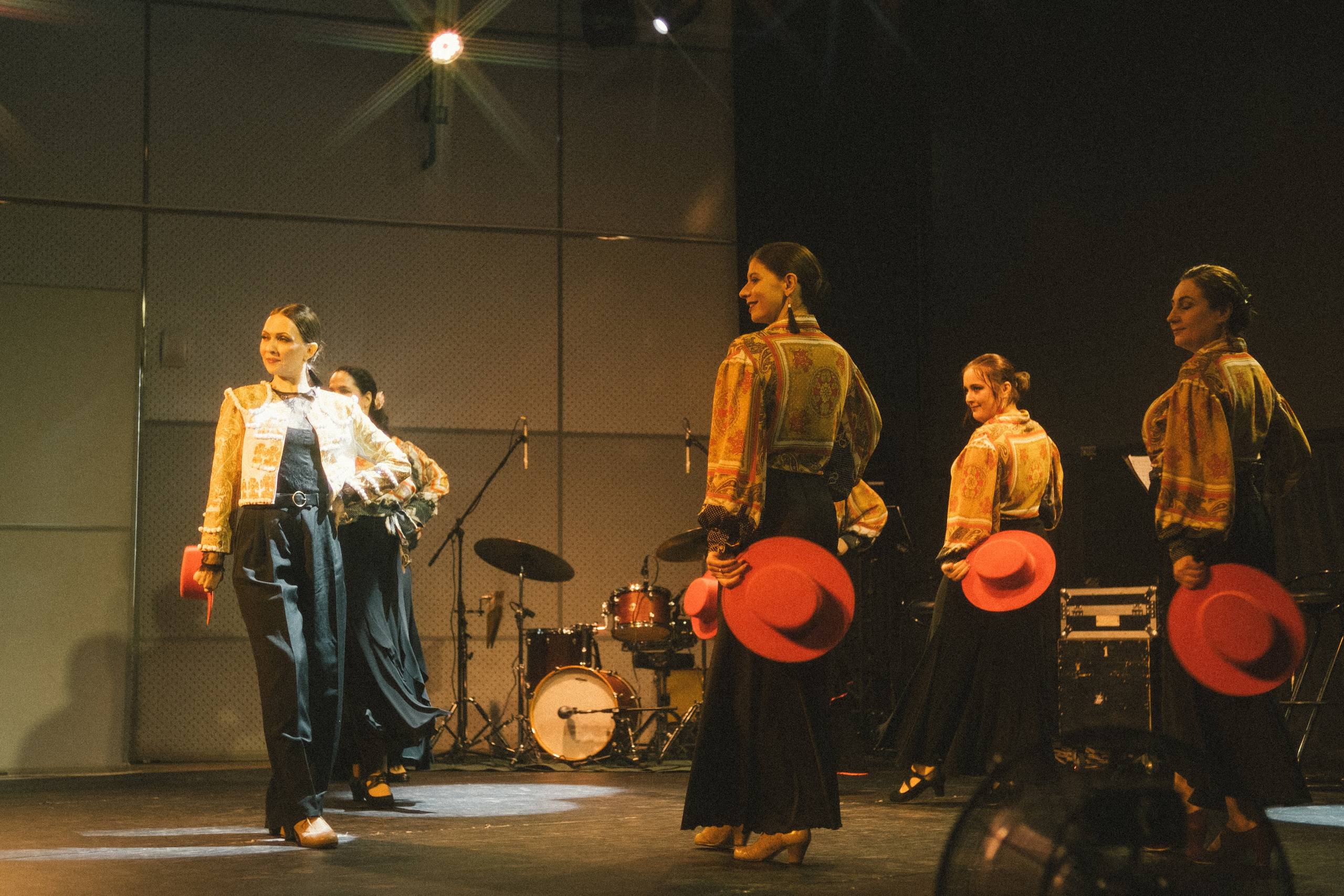 Спектакль «Mujeres» («Женщины»), студия фламенко Tierra del Sol. Анна Демидова — фотография для жизни и бизнеса в Абакане