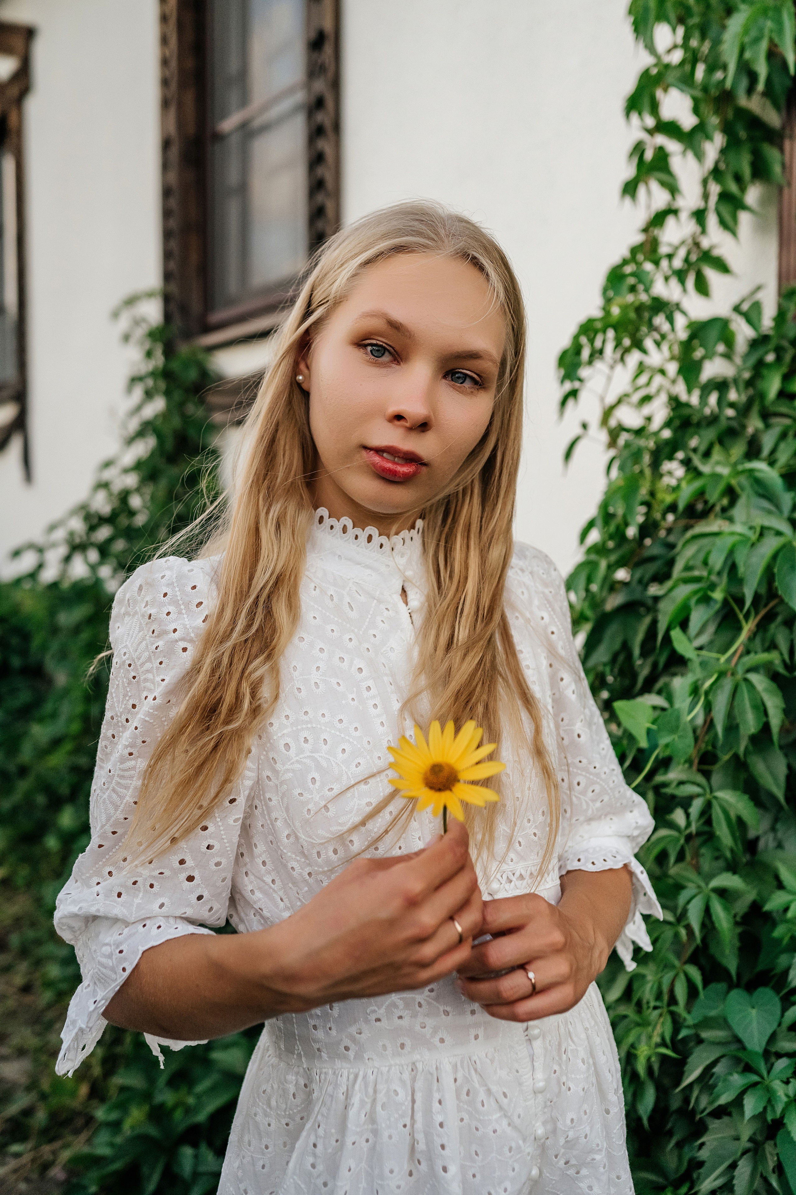 Девушка русская летом в деревне на природе. Фотограф в Каменске-Шахтинском Ольга Сагал