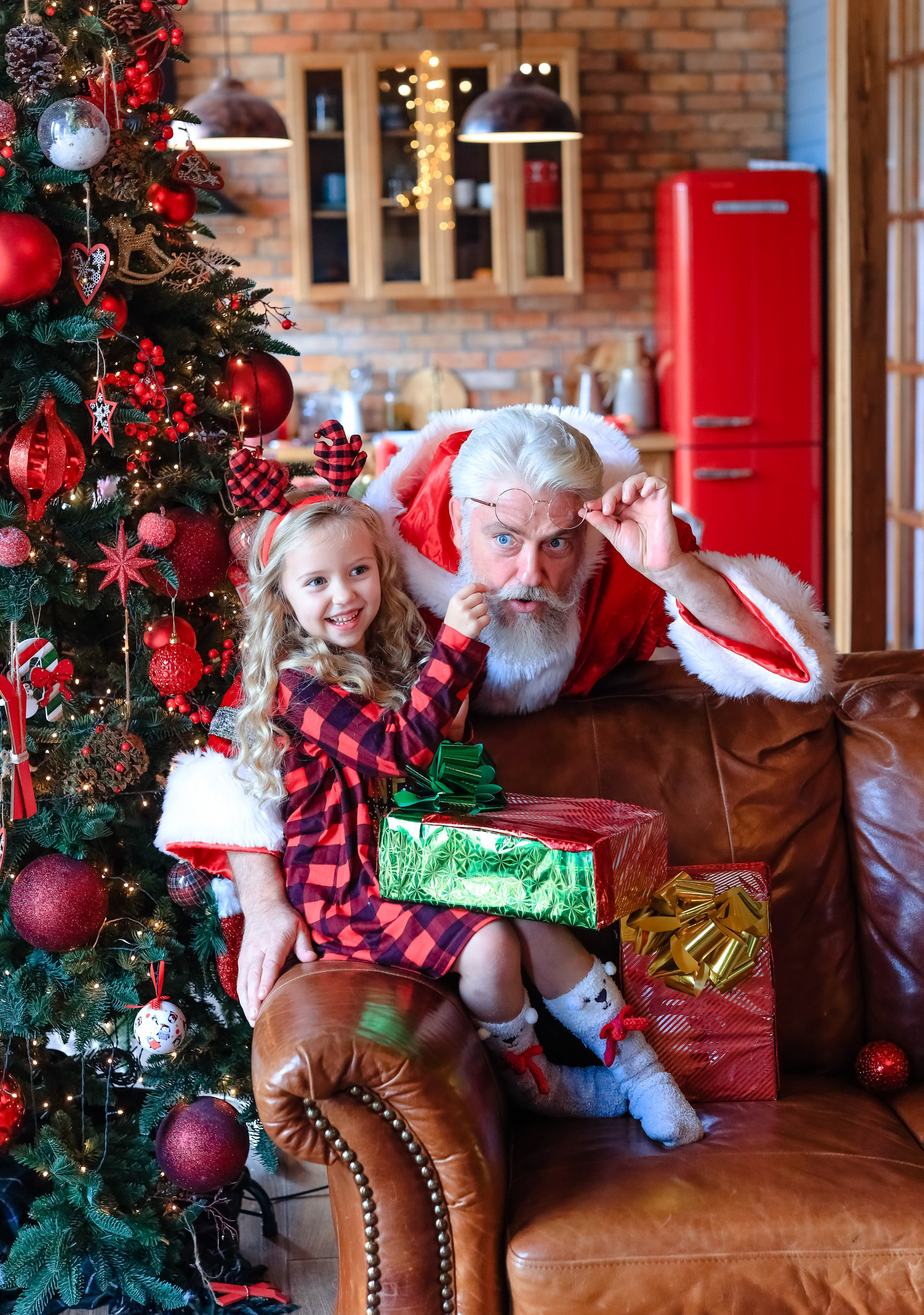 Новогодняя фотосессия с Дедом Морозом в усадьбе с подарками
