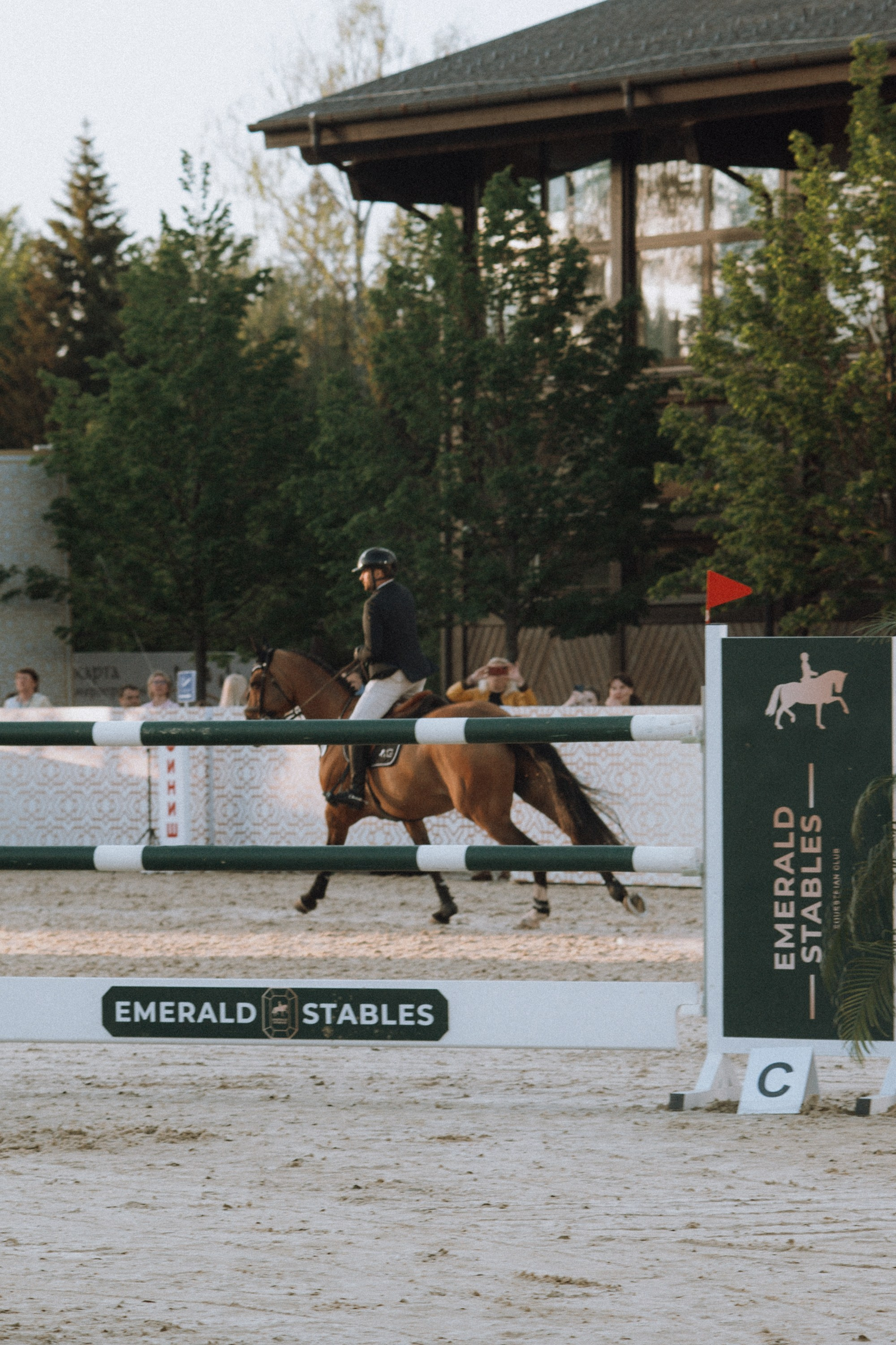 Emerald Stables CUP 2025. Бэкстейдж и репортажный фотограф в Москве Артем Онацко