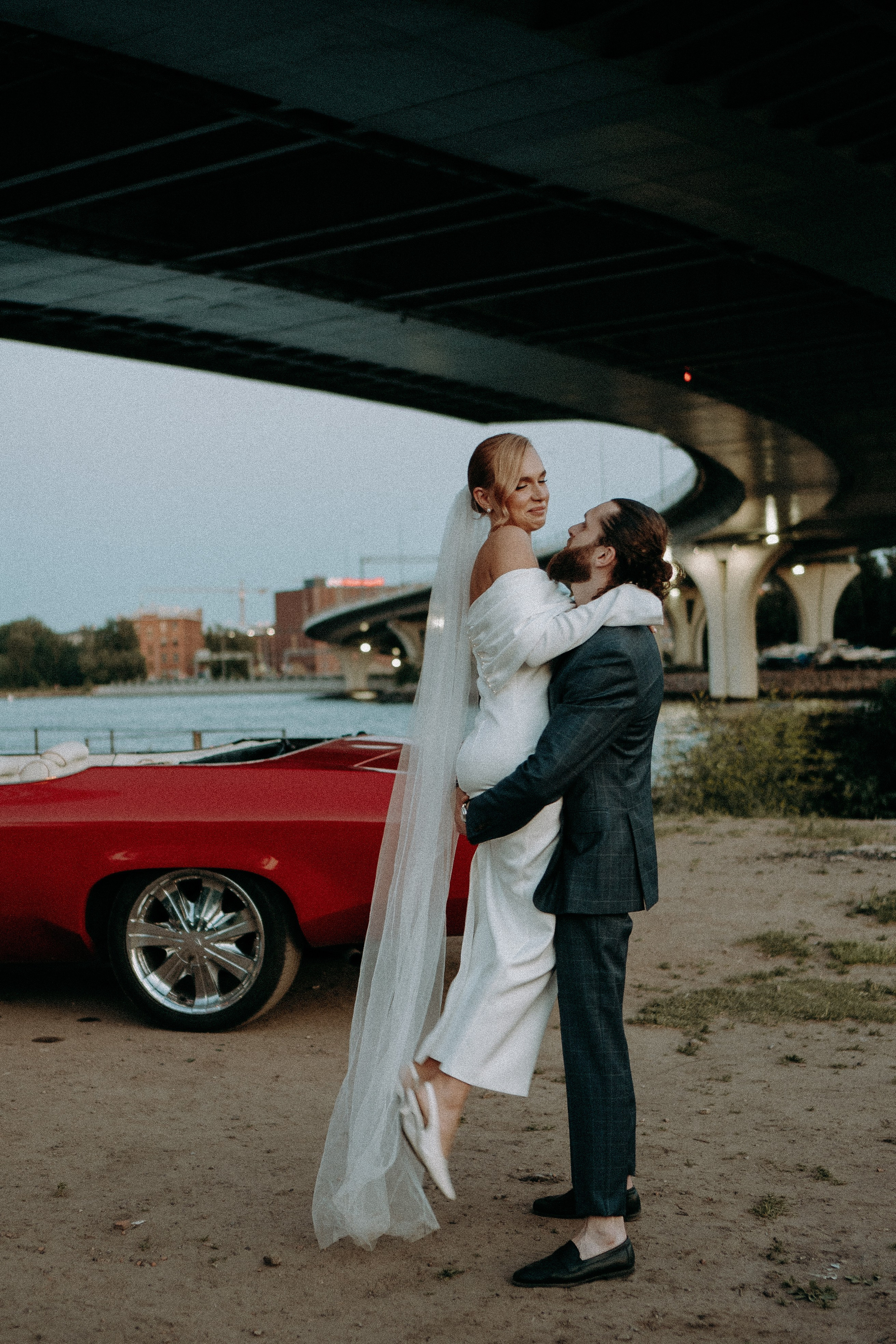 СВАДЕБНАЯ СЬЕМКА ВОЗЛЕ МСОТА БЕТАНКУРА НА КАБРИОЛЕТЕ. Профессиональный фотограф, Санкт-Петербург — Виктория Богомолова