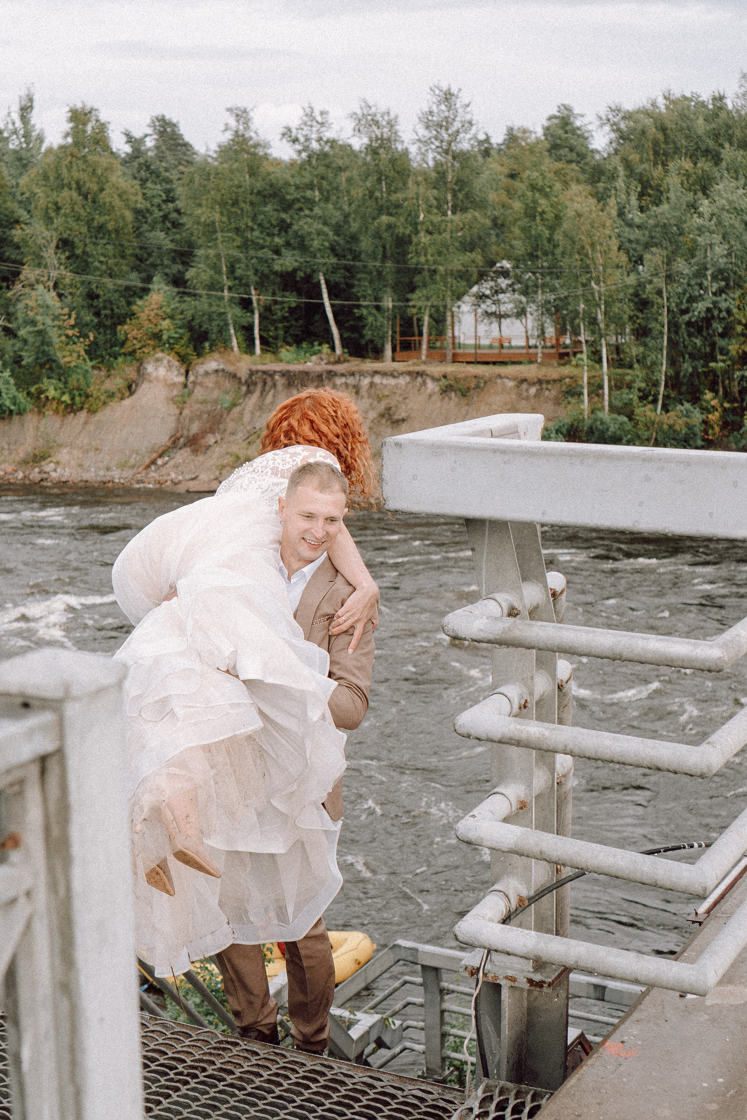СВАДЕБНАЯ ФОТОСЕССИИЯ ПАРЫ В ГОРОДЕ ПРИОЗЕРСК В СОСНОВОМ ЛЕСУ И С ПИКАПОМ. Профессиональный фотограф, Санкт-Петербург — Виктория Богомолова