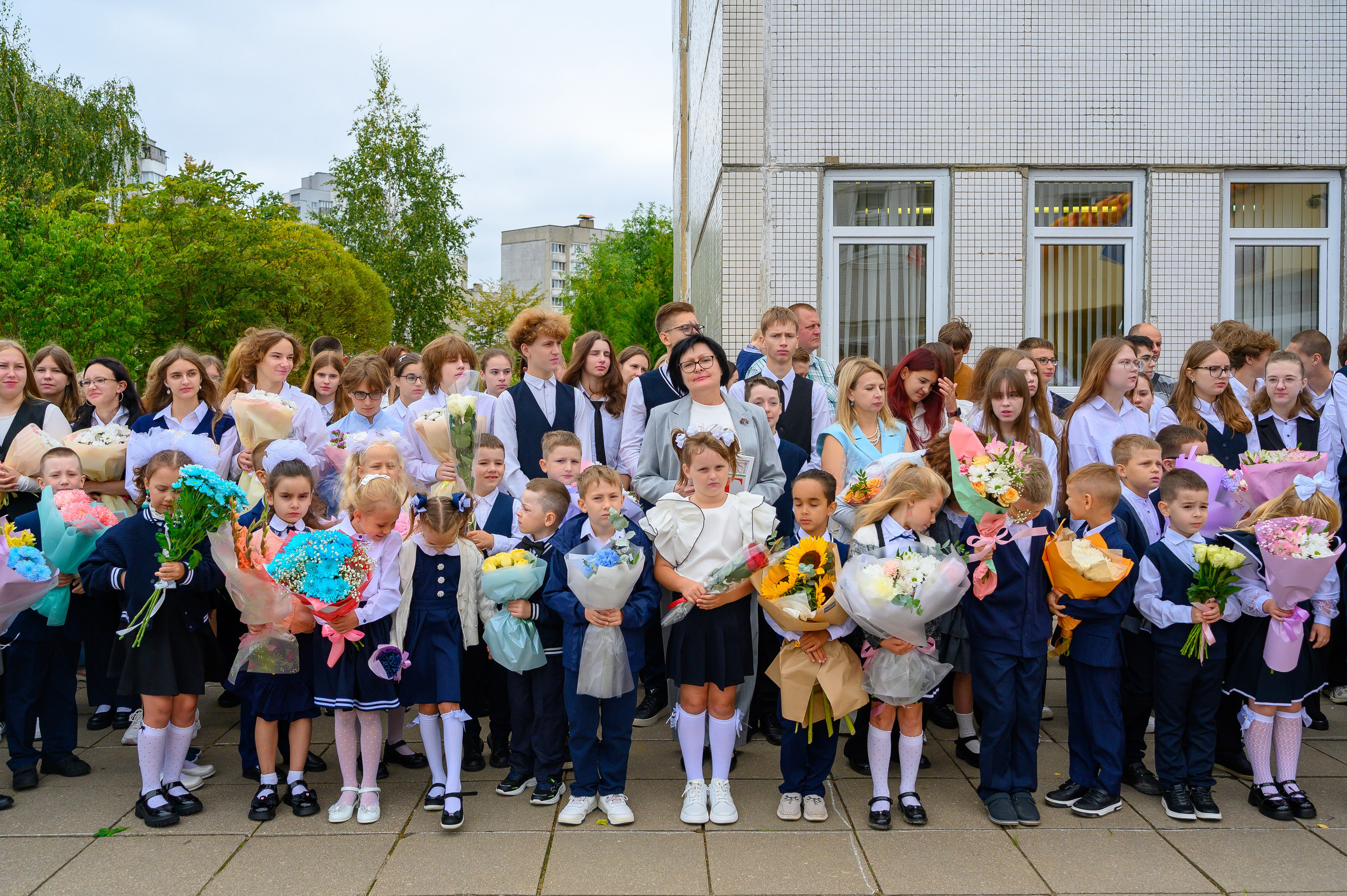 Вот звучит первый звонок, перед этим долгое приготовление к новому этапу в жизни, Яромир идет в школу. Фотоуслуги, услуги фотографа, фотографирование важных событий