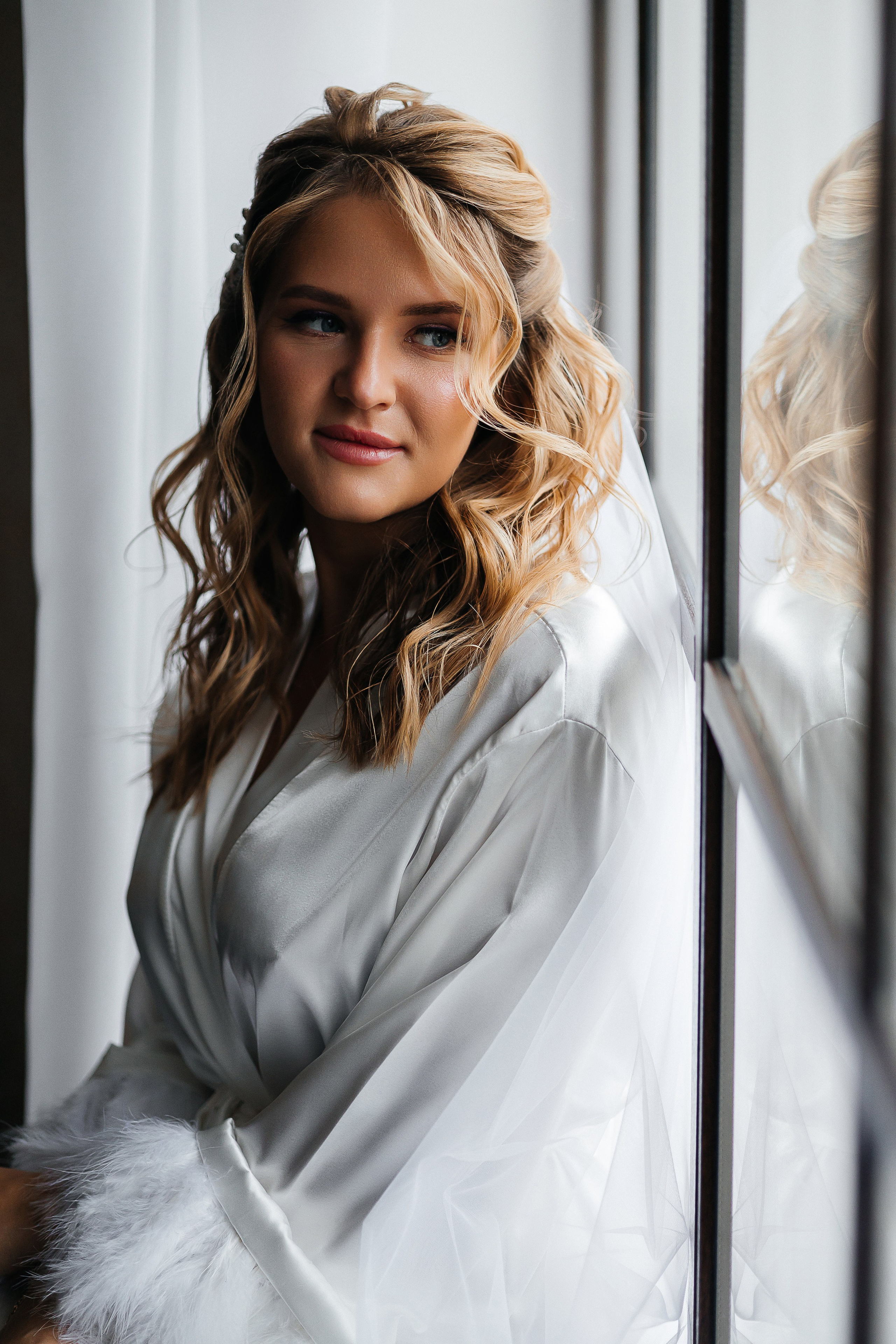 Трогательная выездная церемония в уютном дворике отеля. Олег Сверчков | Свадебный фотограф Вологда