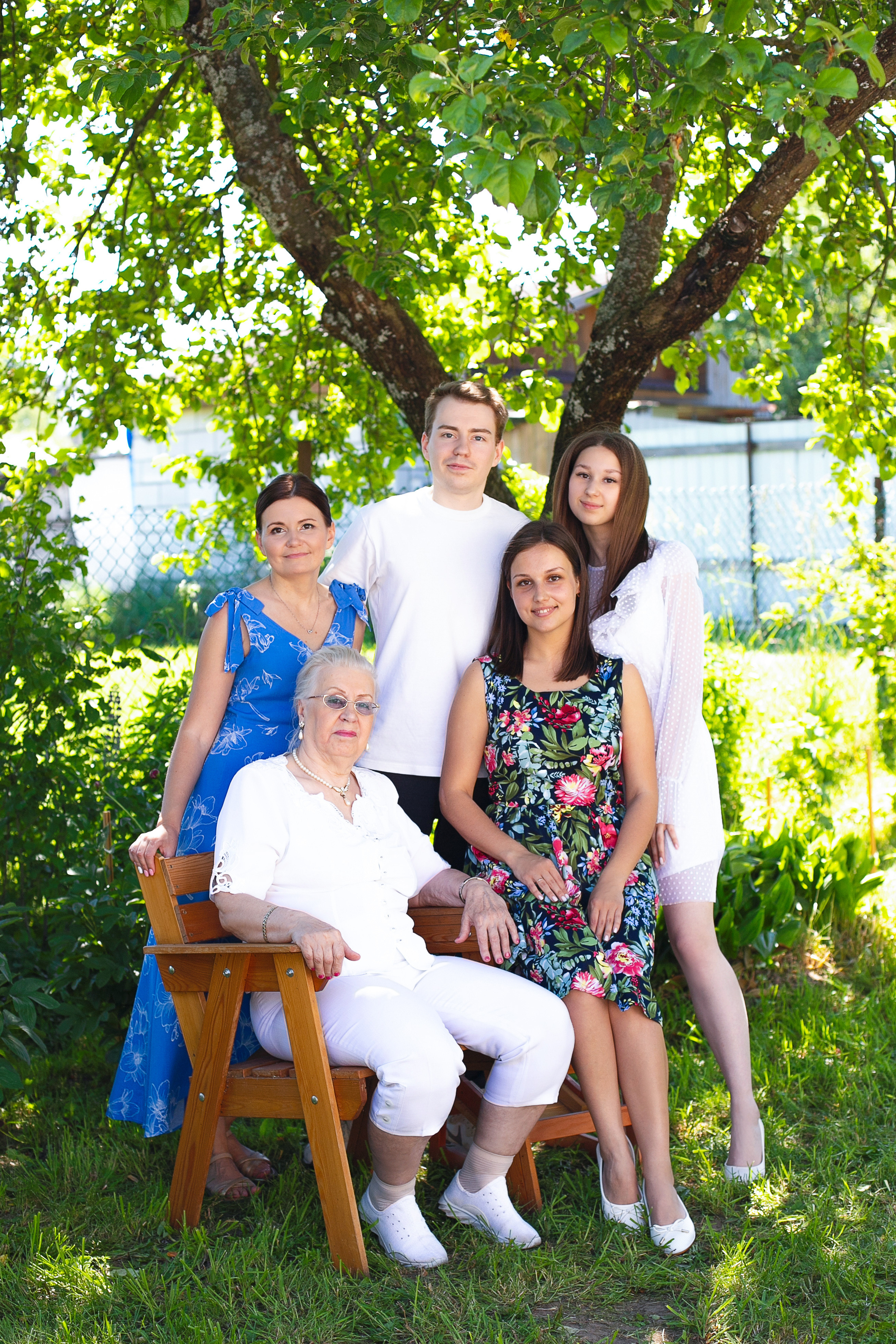 Семейная фотосессия на юбилей Анны Васильевны. Женский и семейный фотограф в Санкт-Петербурге Любовь Малышева