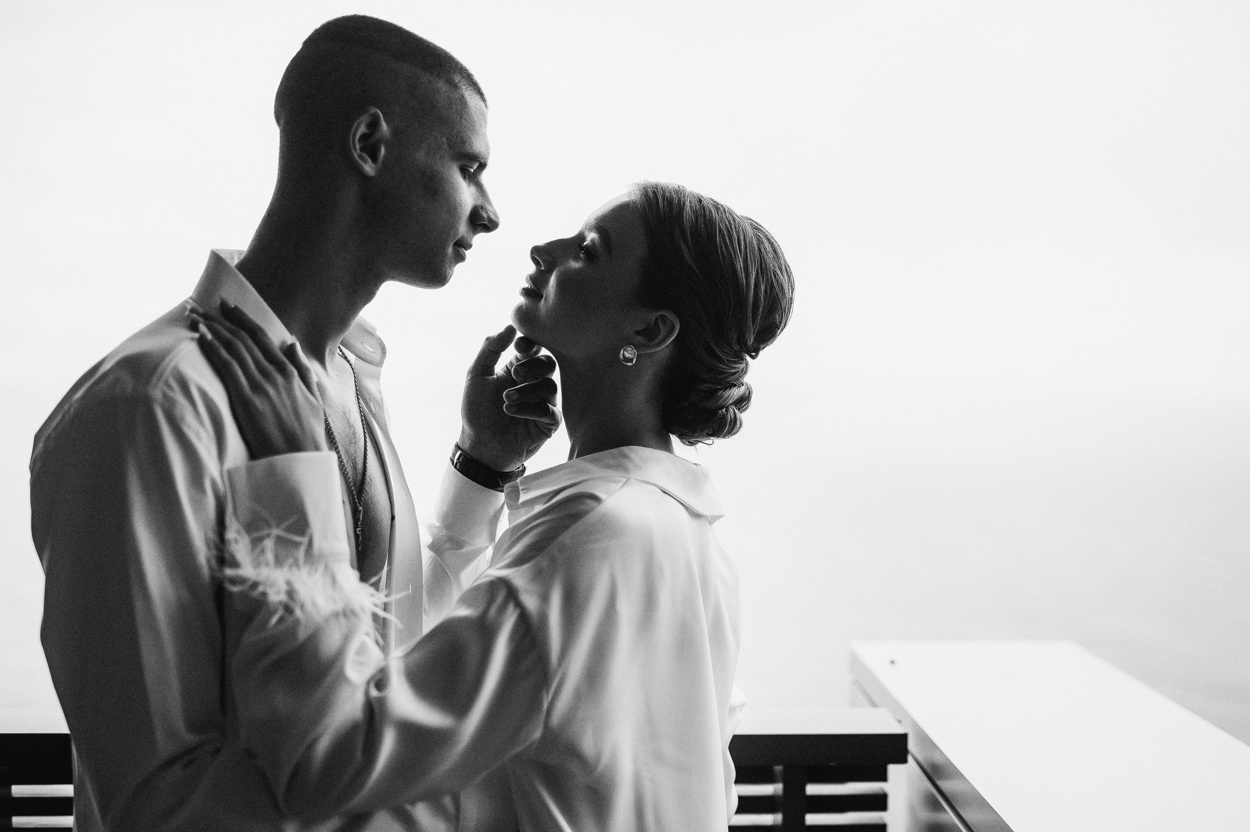 Свадебное утро и прогулка красивой яркой пары. Свадебный и семейный фотограф в Симферополе Дарья Маркова