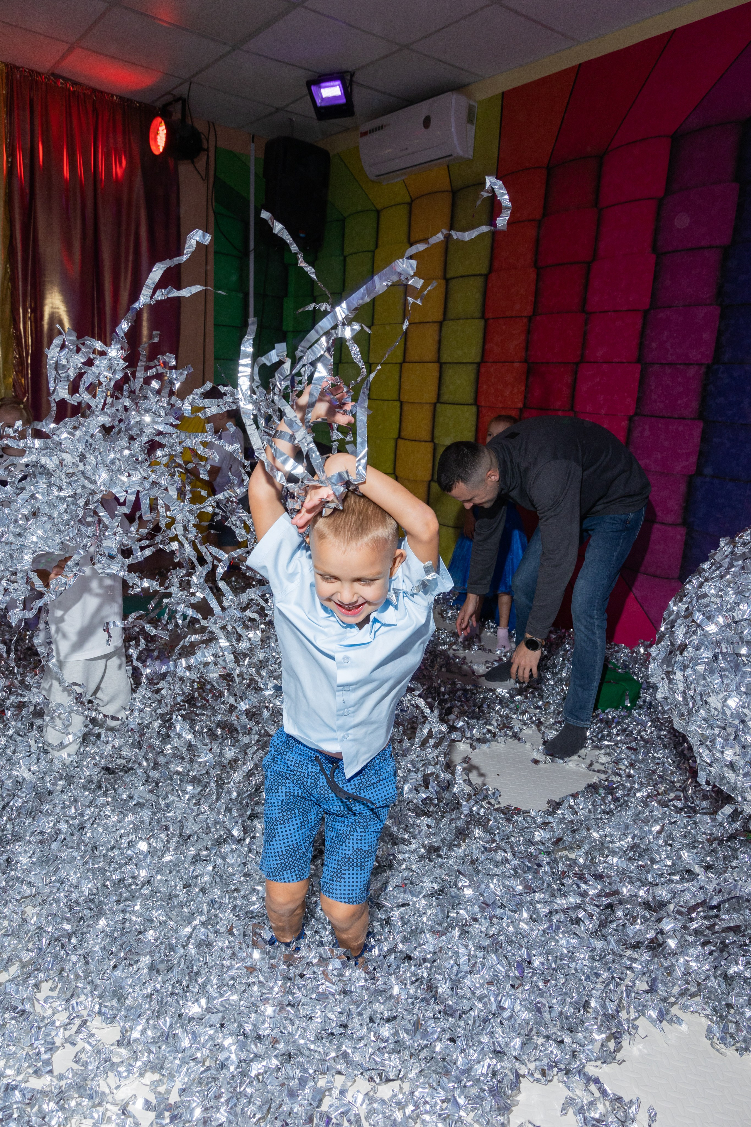День Рождение в детском центре Качели. Выпускные альбомы во Владивостоке