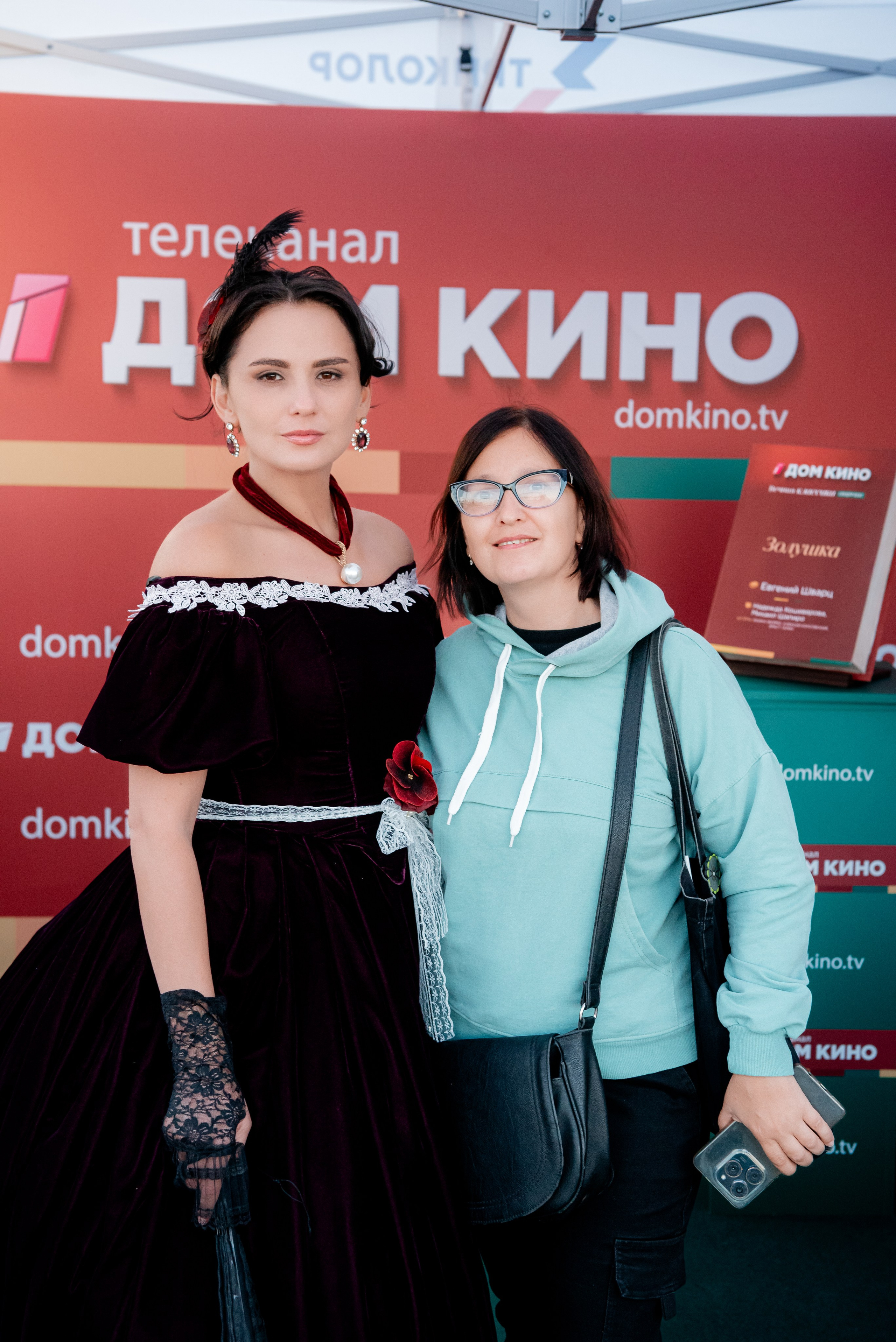 Портретные фото с артистами в палатке Триколор Дом Кинов на день города Волгоград. Фотограф в Волгограде и Волжском Александр Горбань