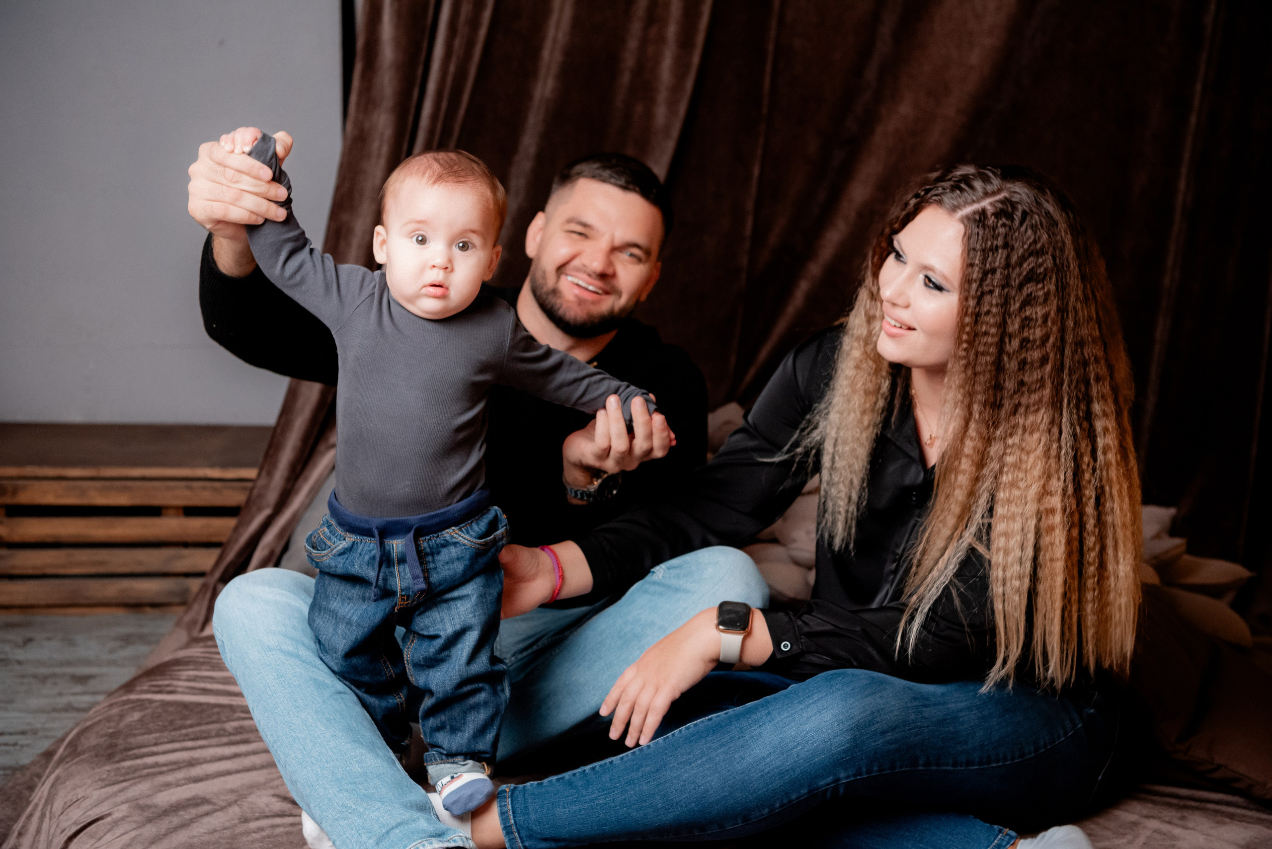 Семья Шварц в студии Атмосфера, зал Колорит. Фотограф в Волгограде и Волжском Александр Горбань