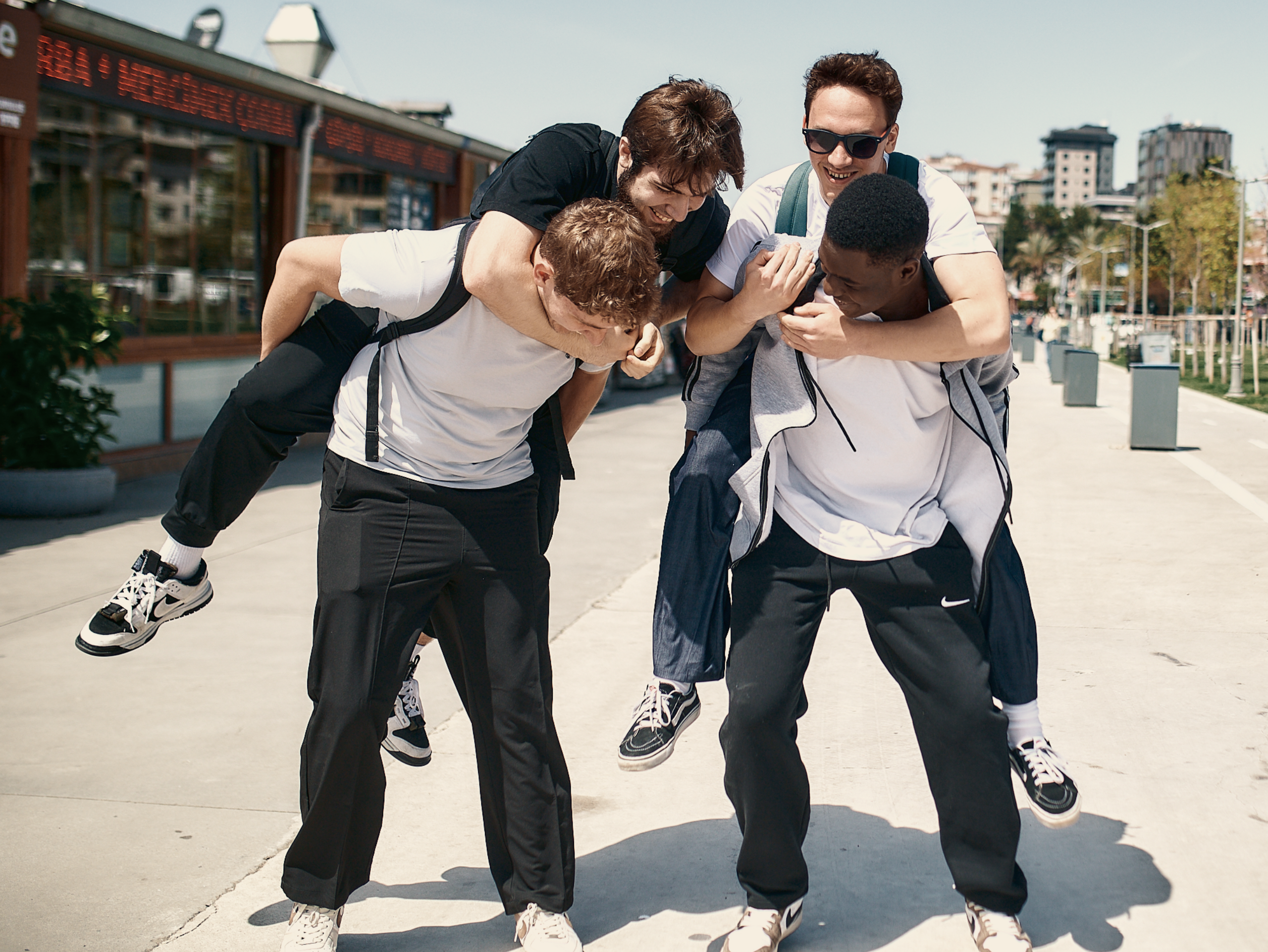 Студенты в Стамбуле. Свадебный фотограф, видеограф, рилсмейкер в Санкт-Петербурге и Москве