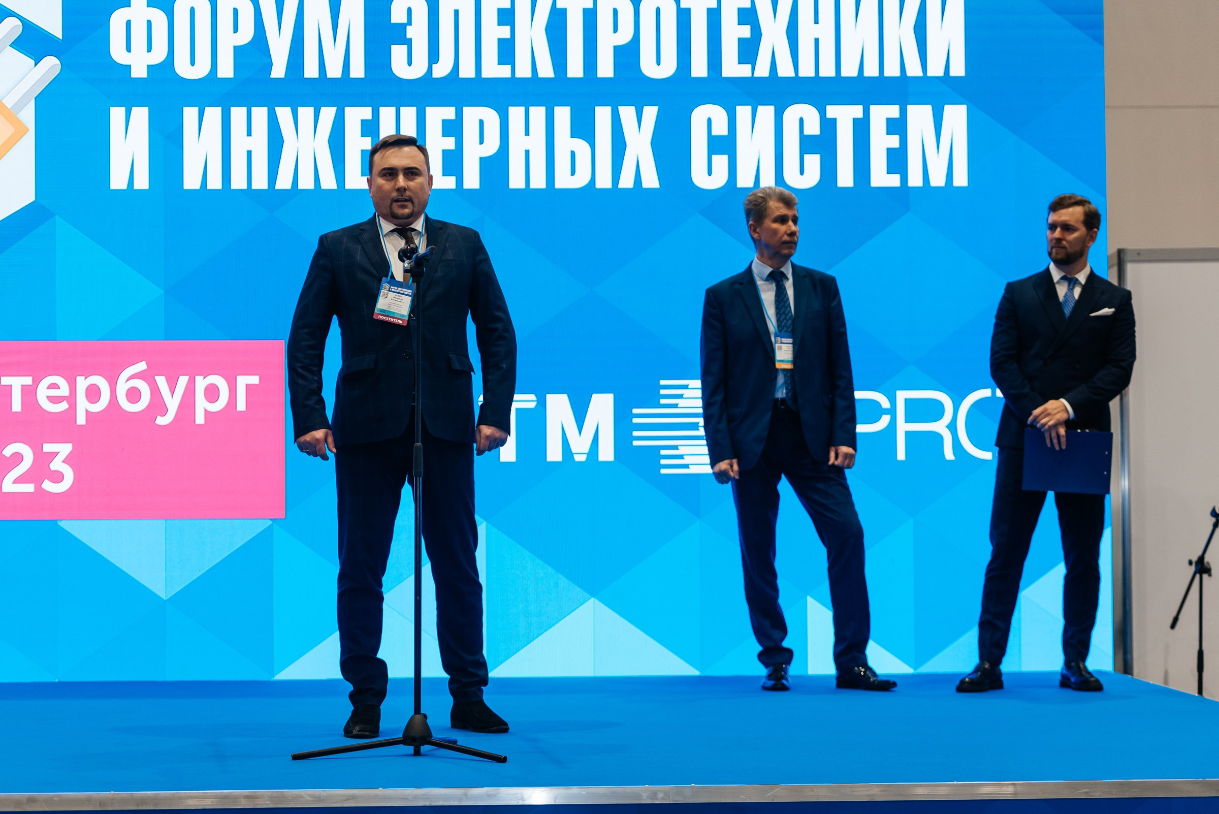 Репортажная съёмка на форуме ЭТМ. Свадебный фотограф в Санкт-Петербурге Венера Ахметова