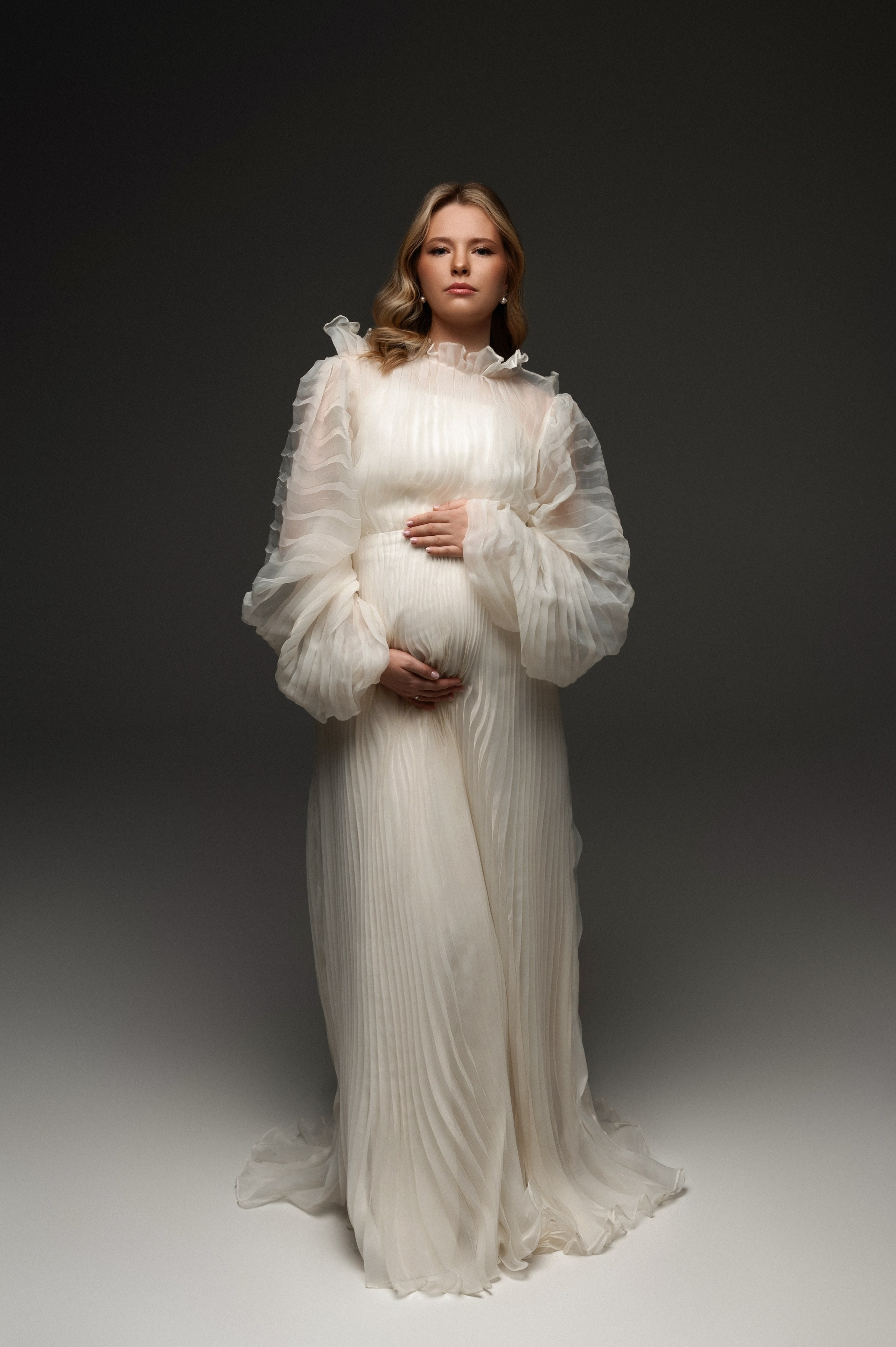 Профессиональный семейный и беременный фотограф в Санкт-Петербурге — Маргарита Иванова. Индивидуальные фотосессии под ключ: от образа до гот. Профессиональный фотограф беременности в СПБ. Стильные фотосессии беременности в стиле минимализм и классическая фотография