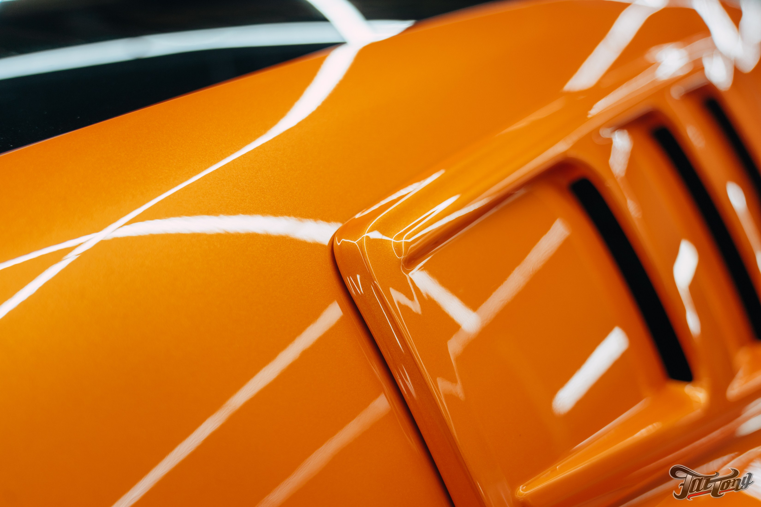 Ford Mustang Roush оранжевый окрас кузова и выкрас полос. DeLorein