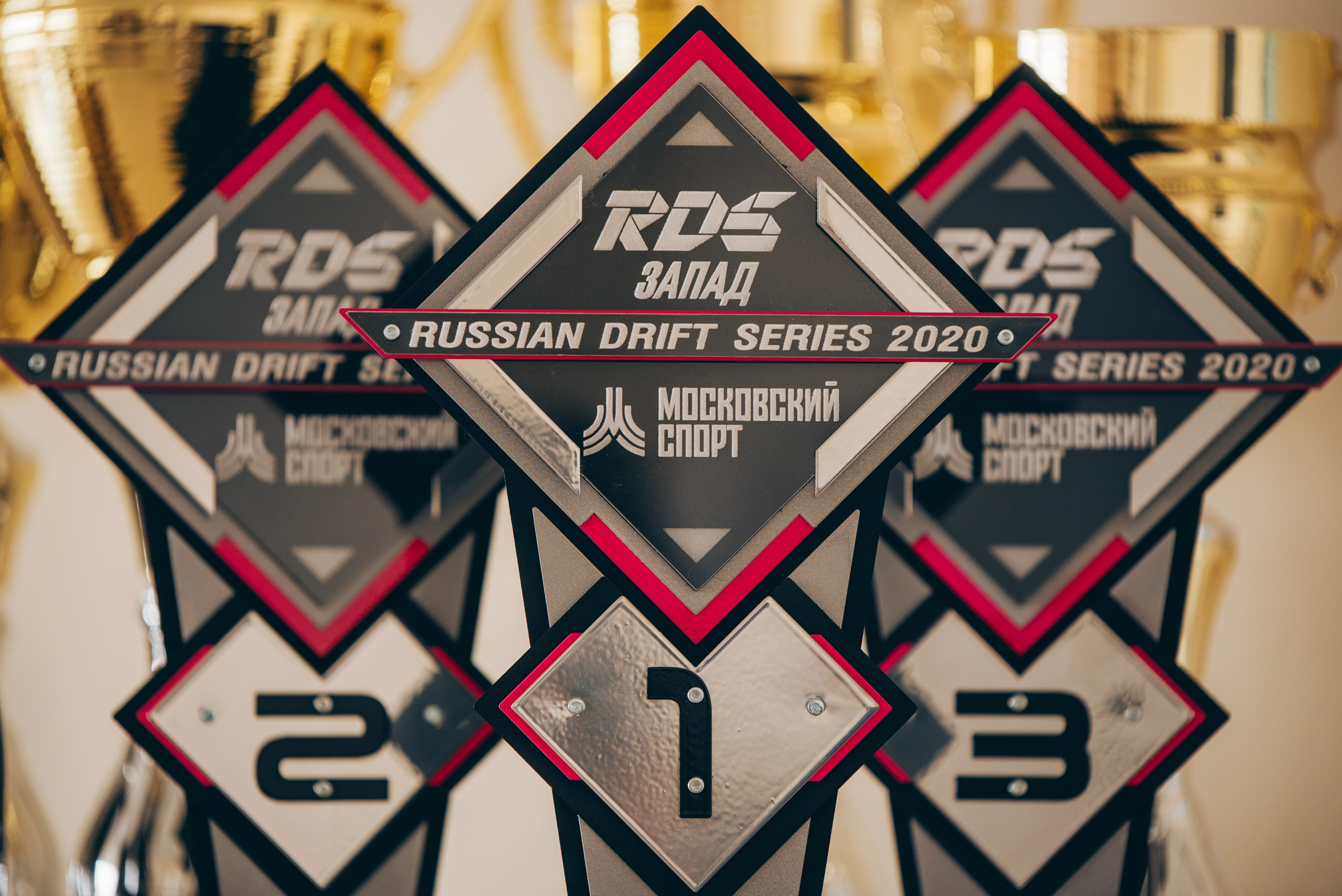 Rds запад ADM Raceway. DeLorein