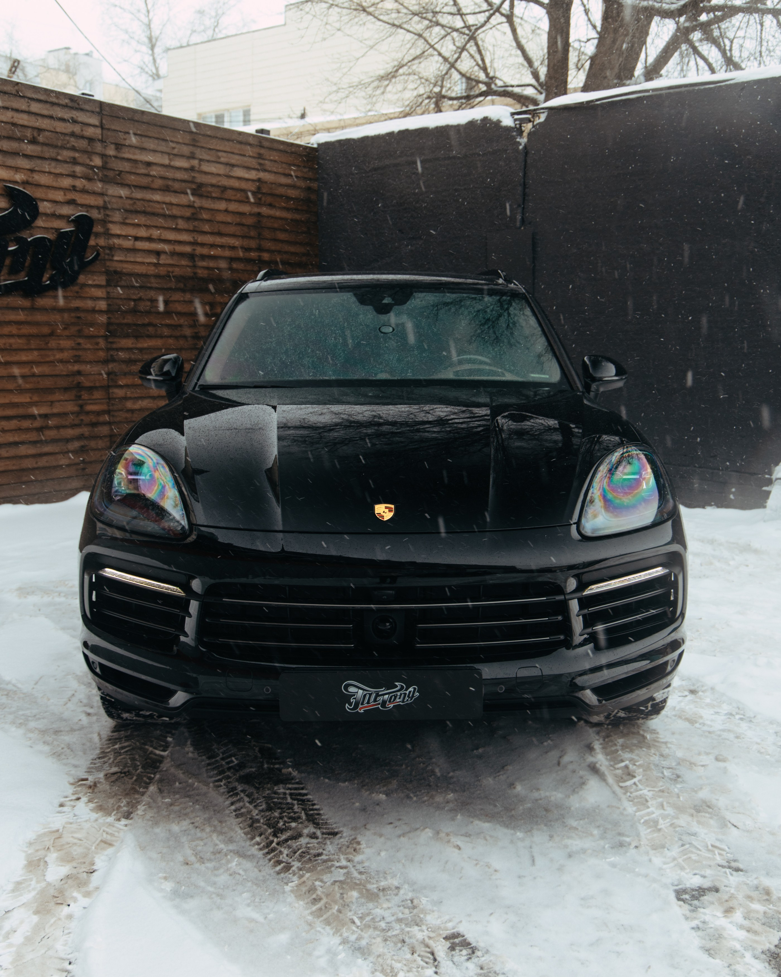 Porsche Сayenne пошив потолка в коричневую алькантару. DeLorein