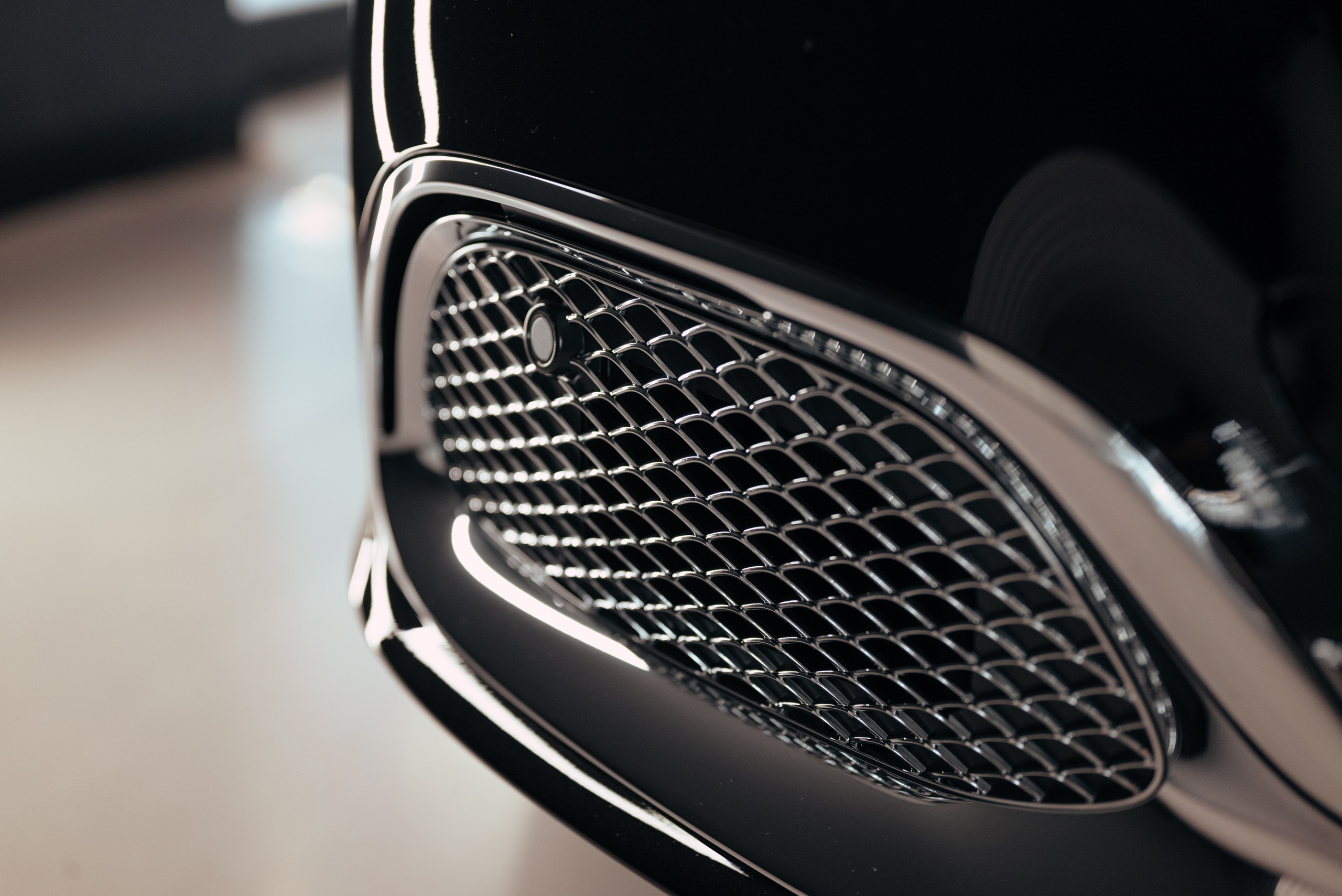 Mercedes Maybach v12 Black. DeLorein