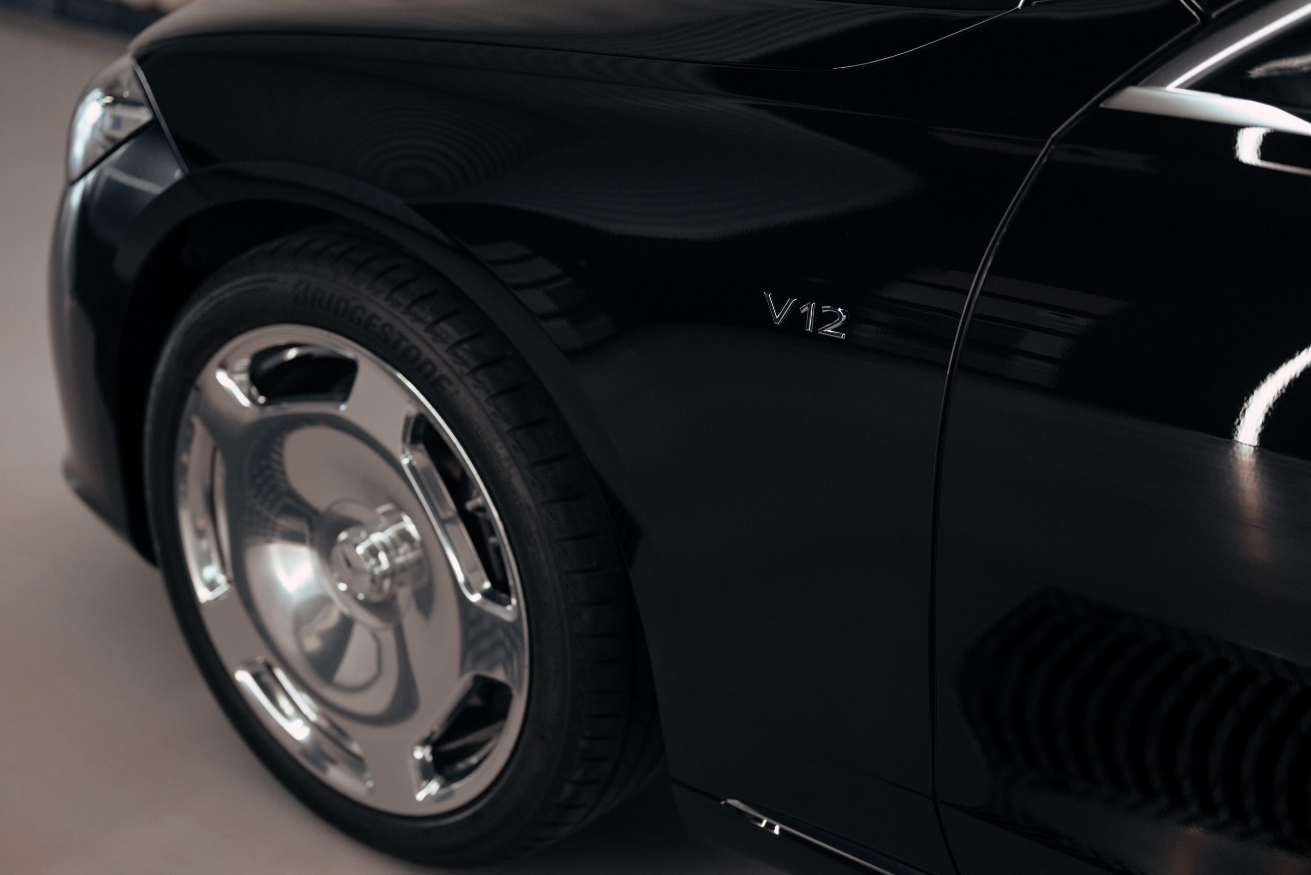 Mercedes Maybach v12 Black. DeLorein