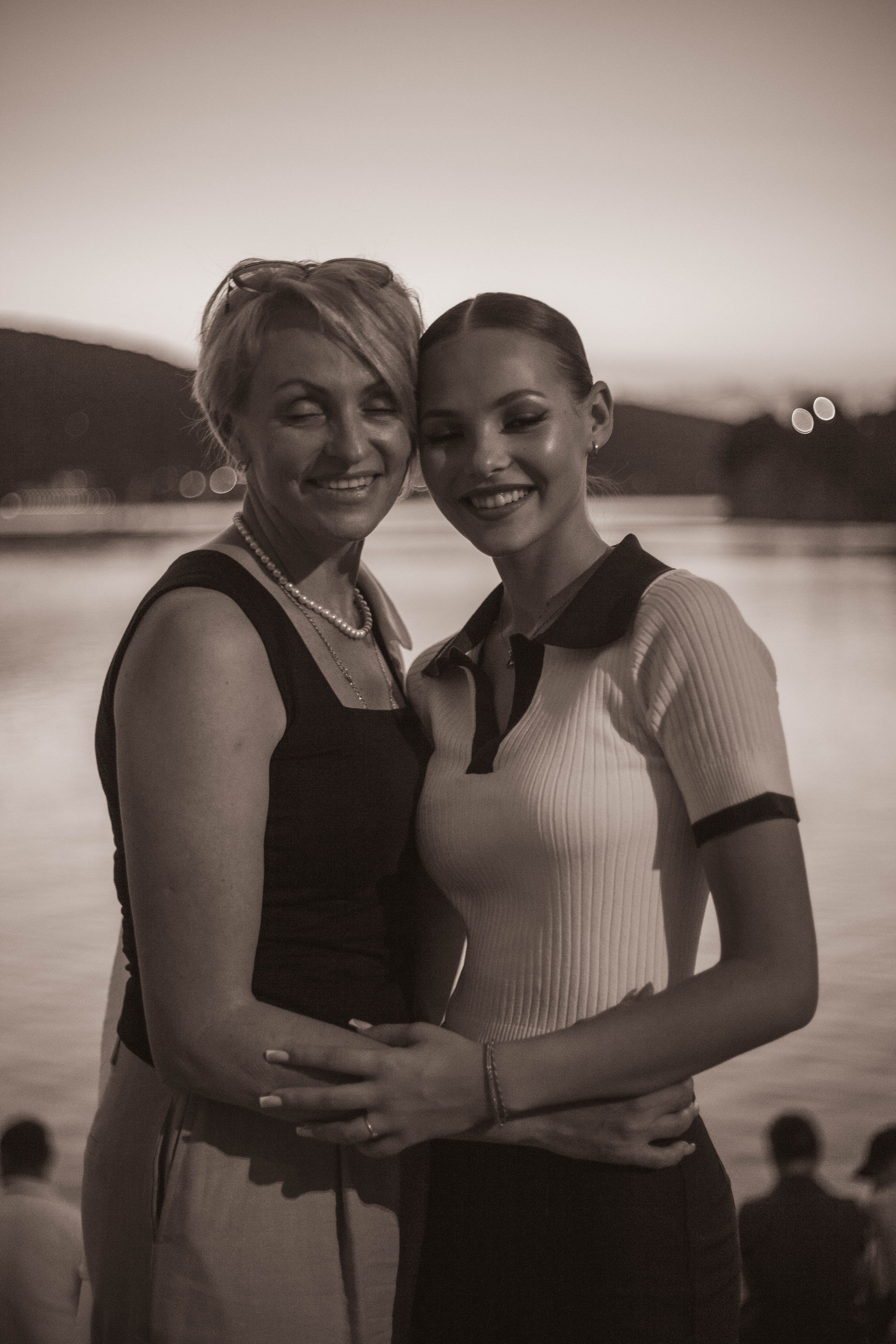 Абрау. Уличный фотограф Города N