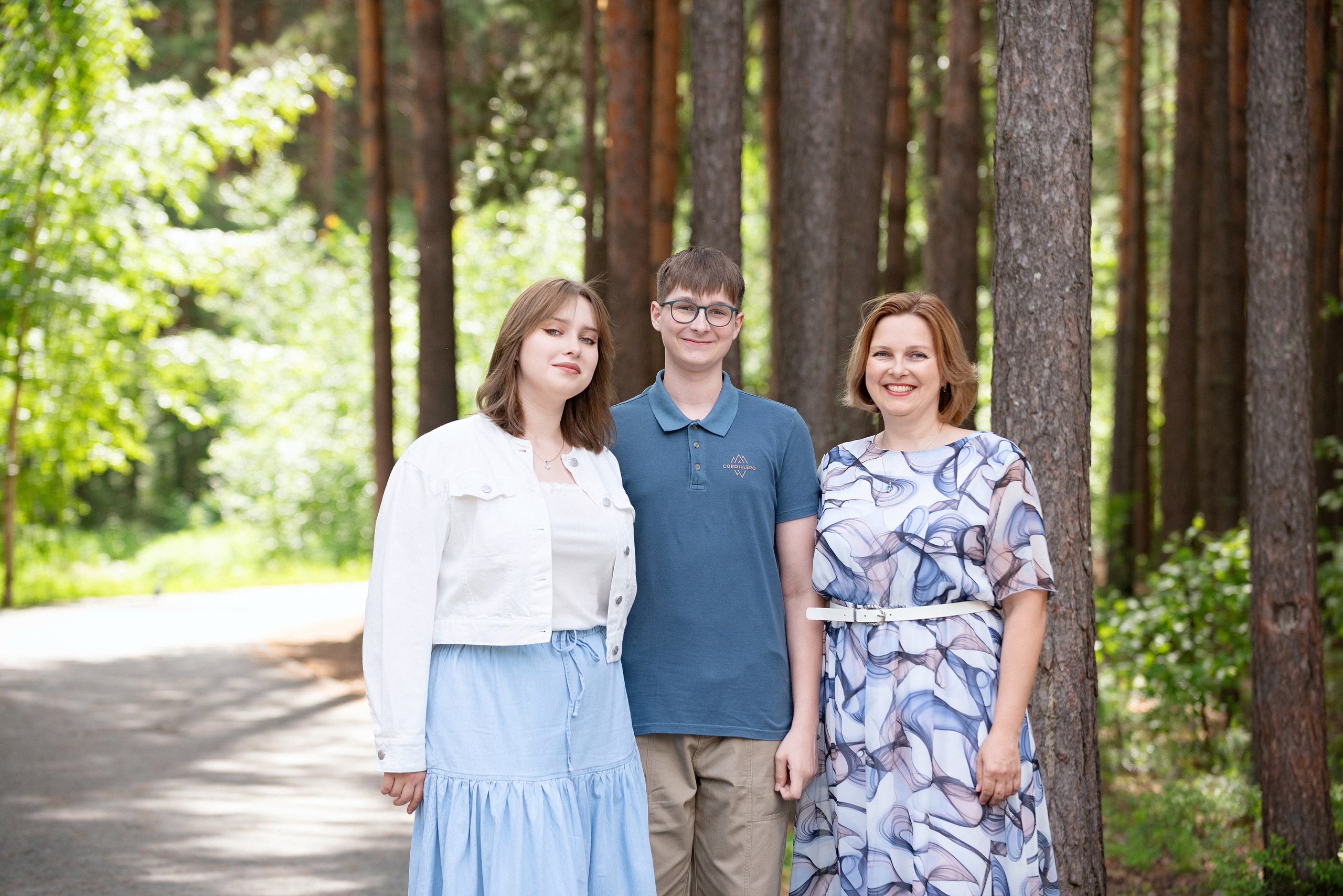 Семейная прогулка в парке Кедровый Лог. Детский и семейный фотограф в Сургуте и Нефтеюганске Анна Старцева