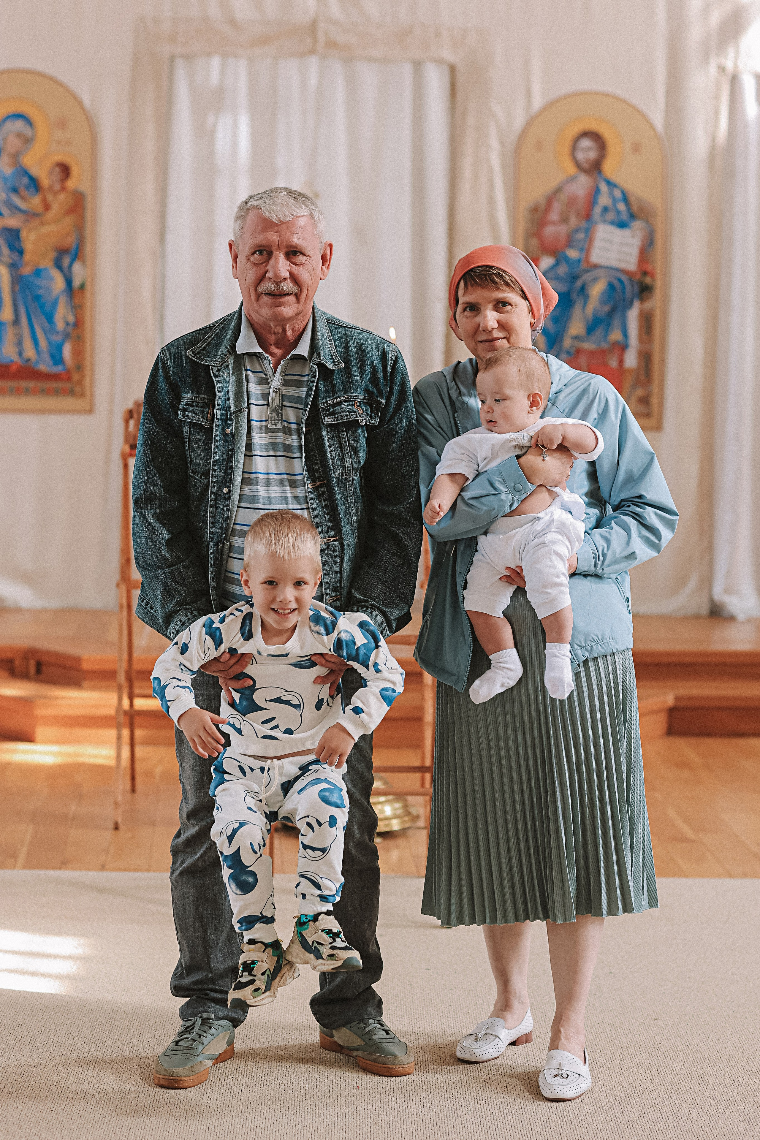 Крещение церковь около моста влюбленных. Семейный фотограф Тюмень, фотограф на роды Салмина Мария