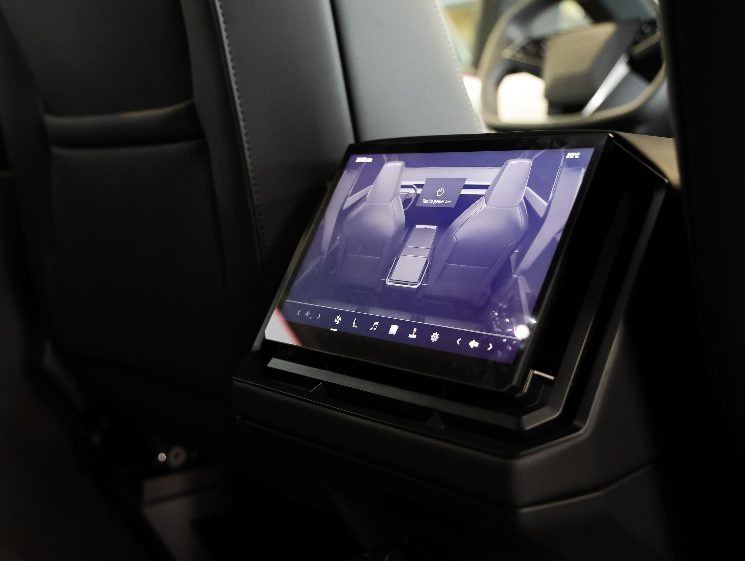 Tesla Cybertruck. NK