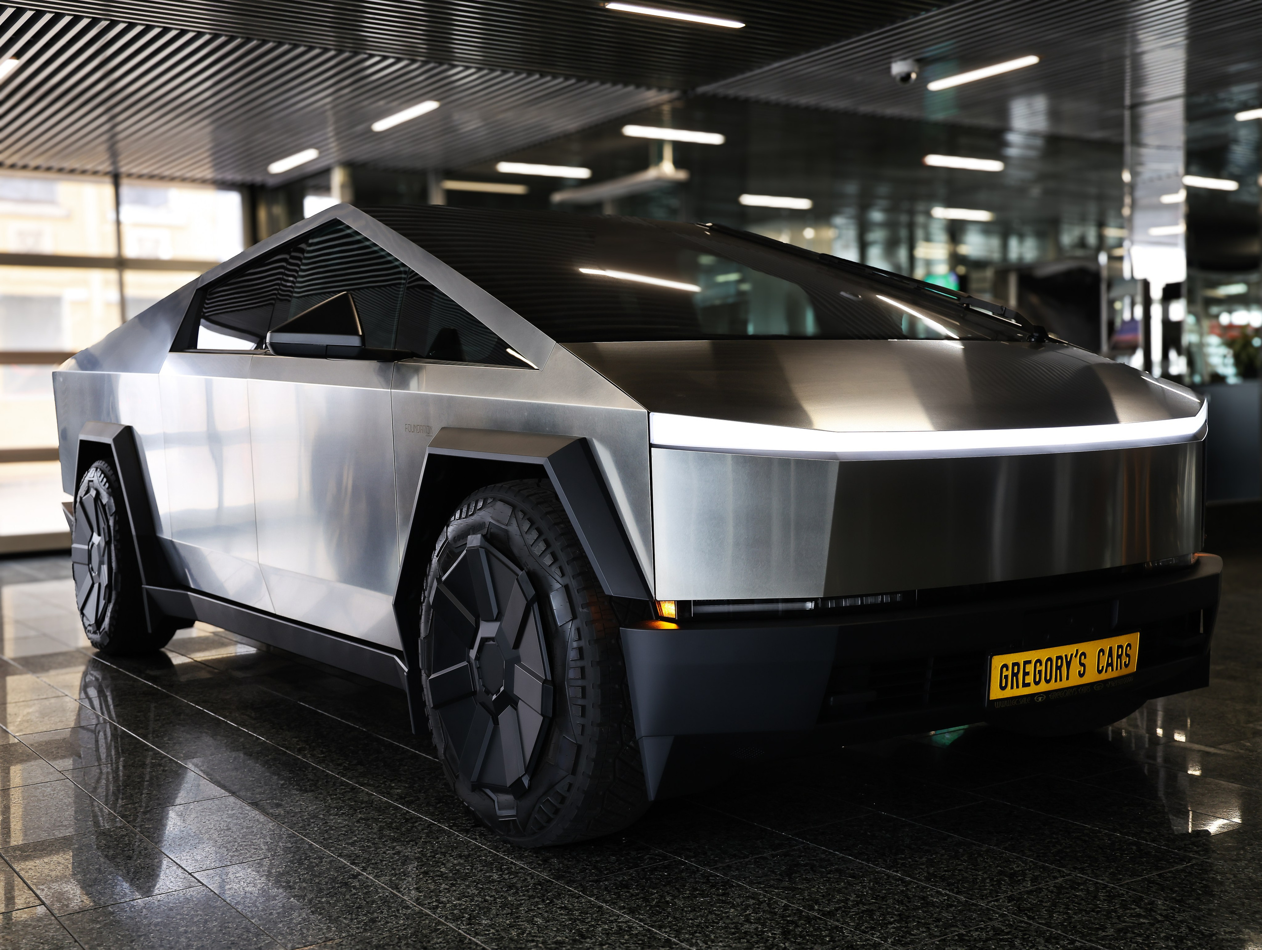 Tesla Cybertruck. NK