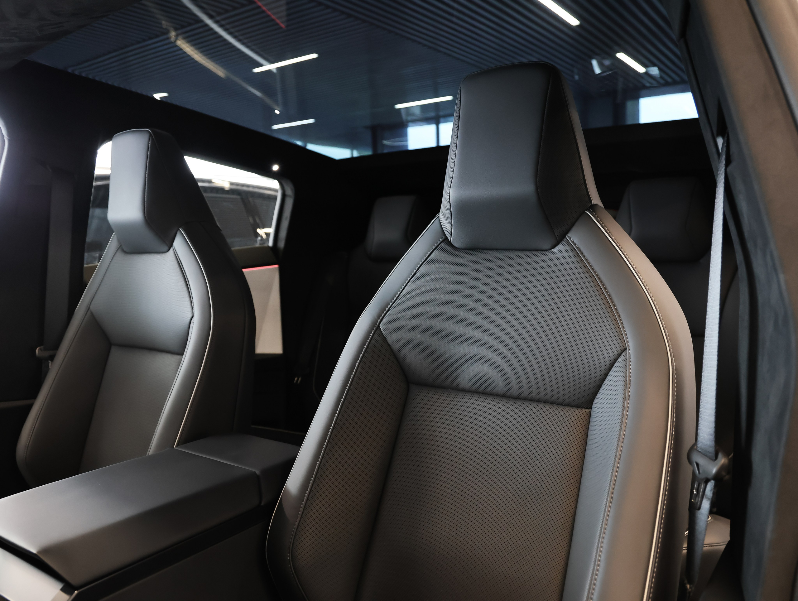 Tesla Cybertruck. NK