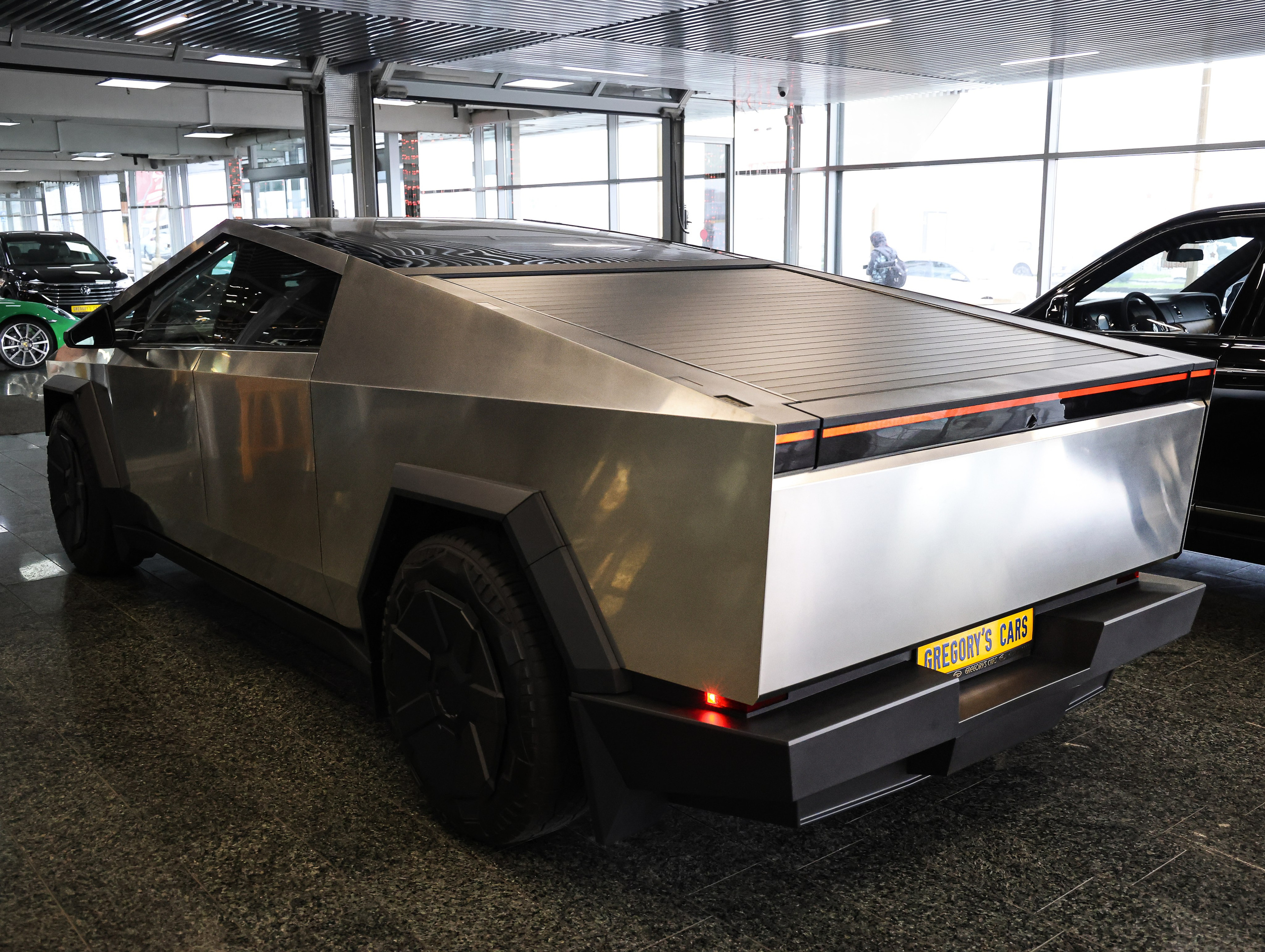 Tesla Cybertruck. NK