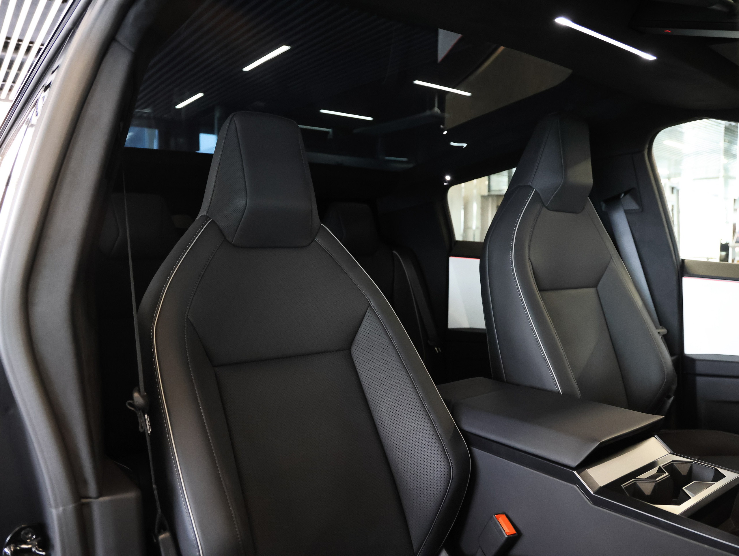 Tesla Cybertruck. NK