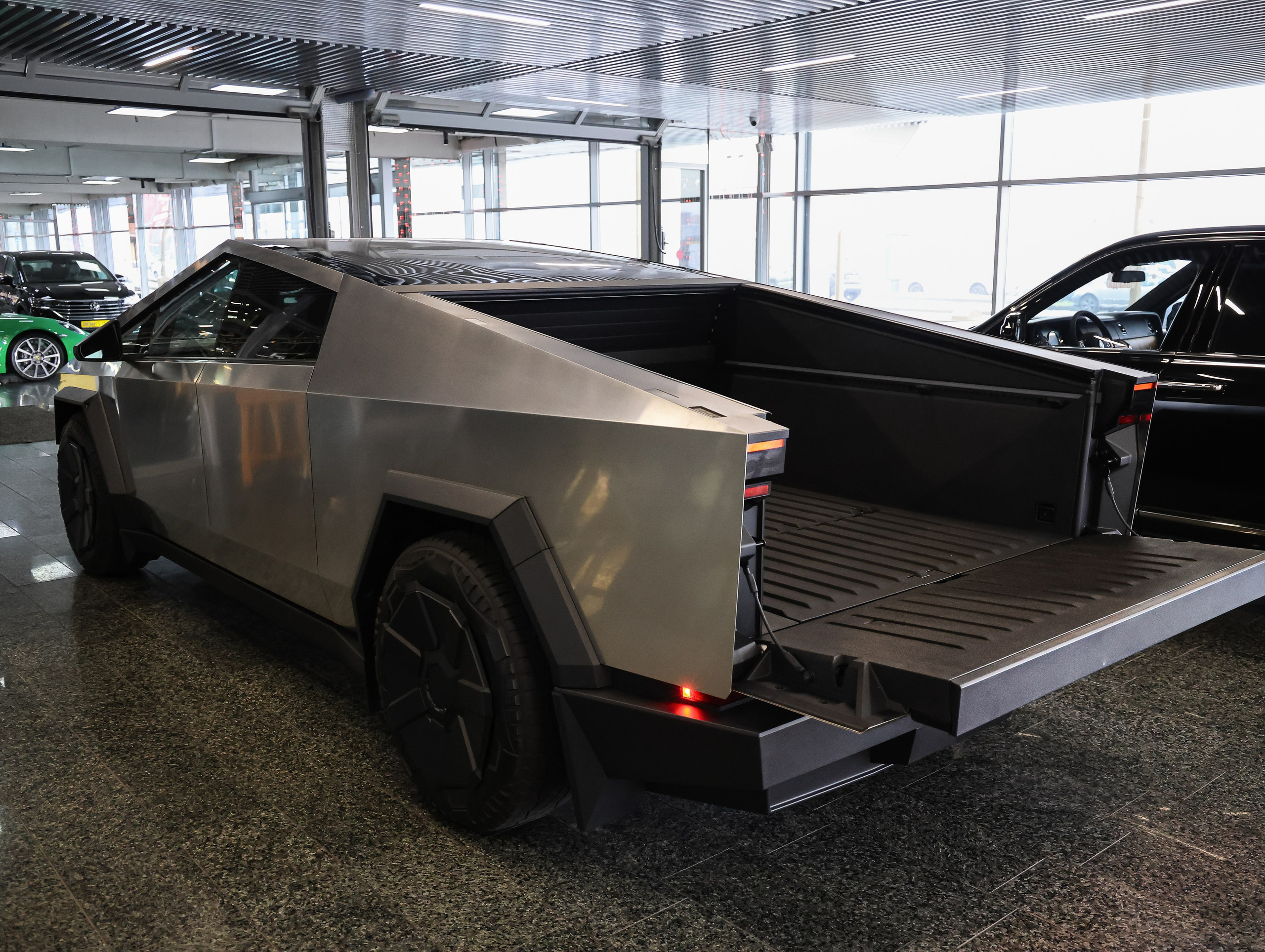 Tesla Cybertruck. NK