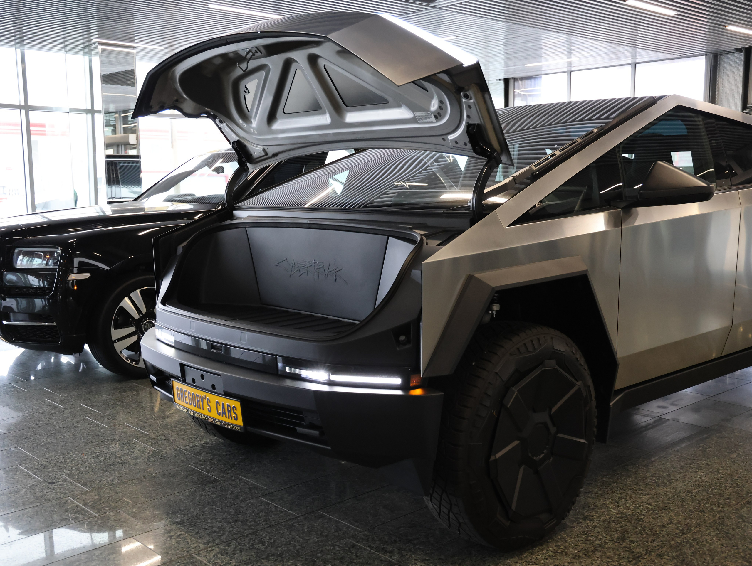 Tesla Cybertruck. NK