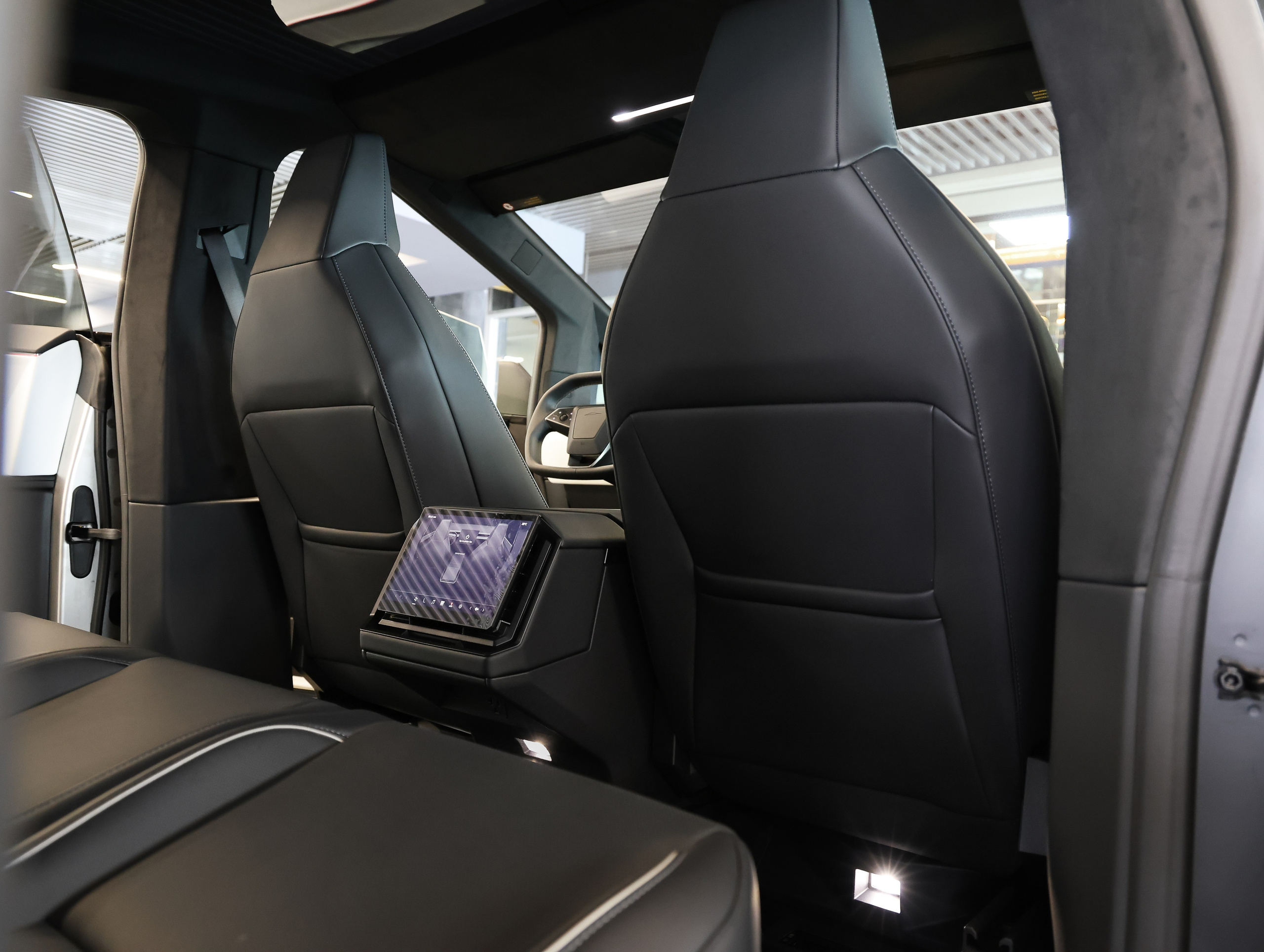 Tesla Cybertruck. NK