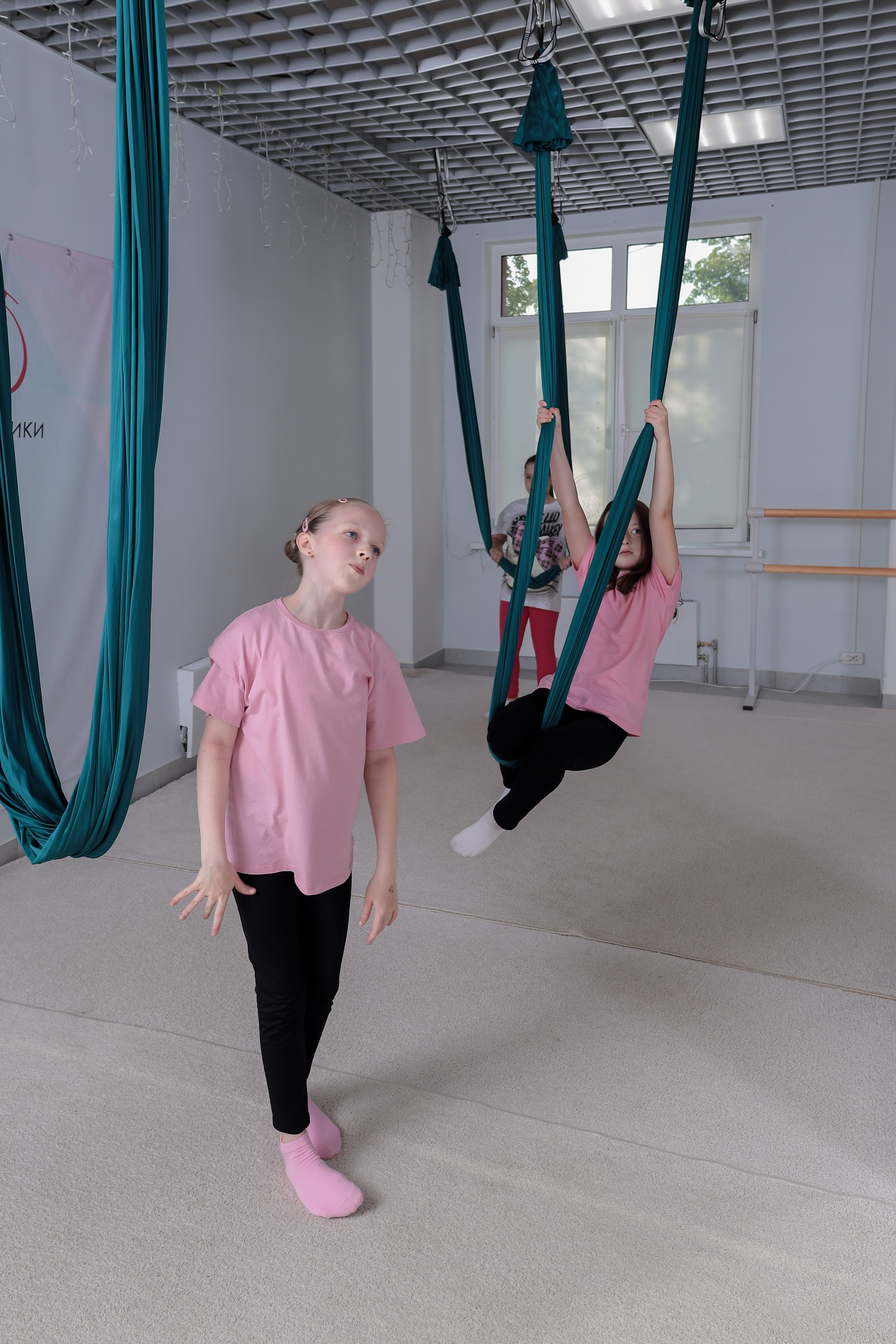 Детская аэройога. Фотограф Надршина Лилия