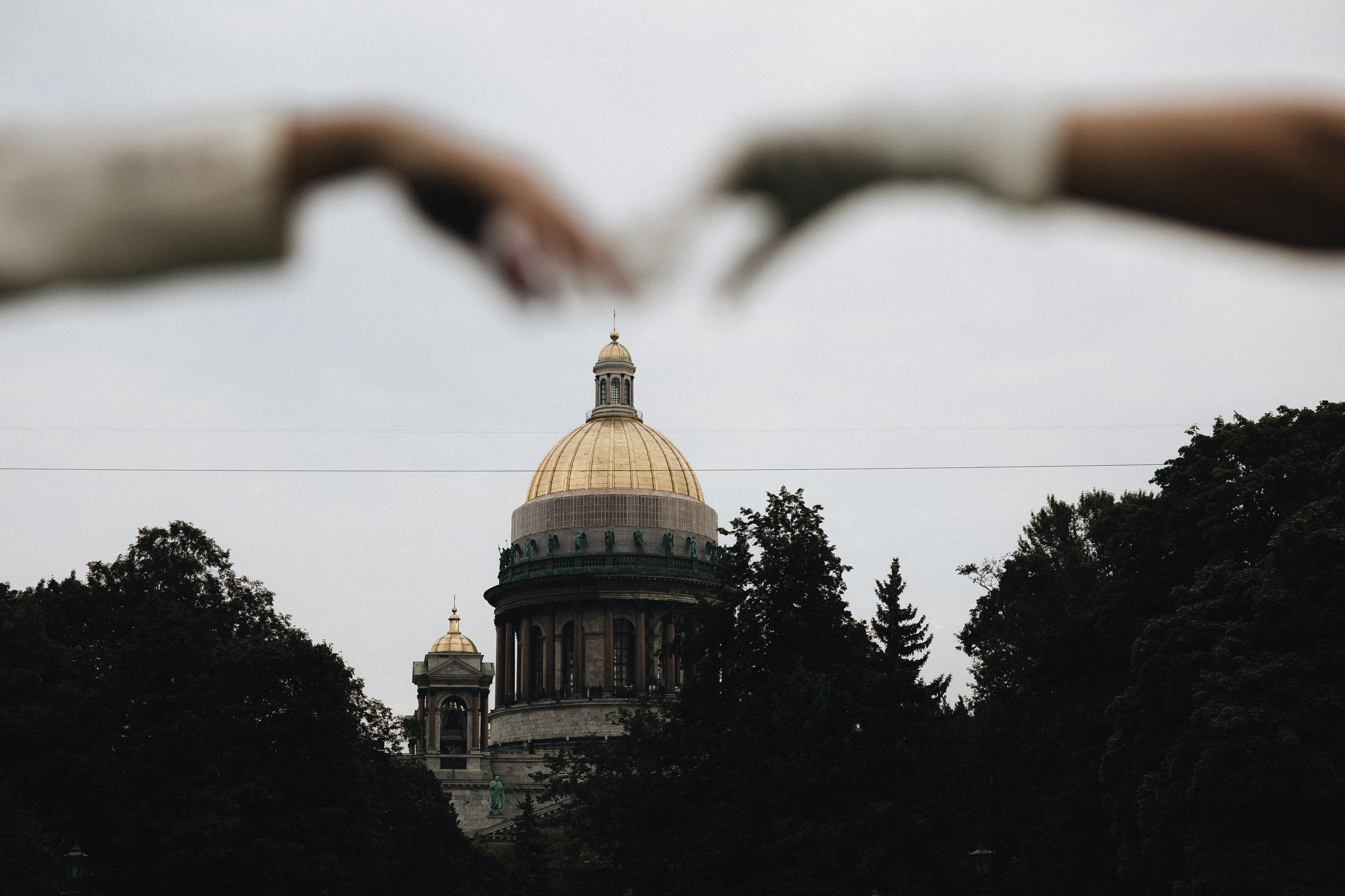 Когда я впервые увидел тебя, этот смех, ты мне напомнила по-моему сразу всех. Свадебный фотограф в Санкт-Петербурге Баженова Алина