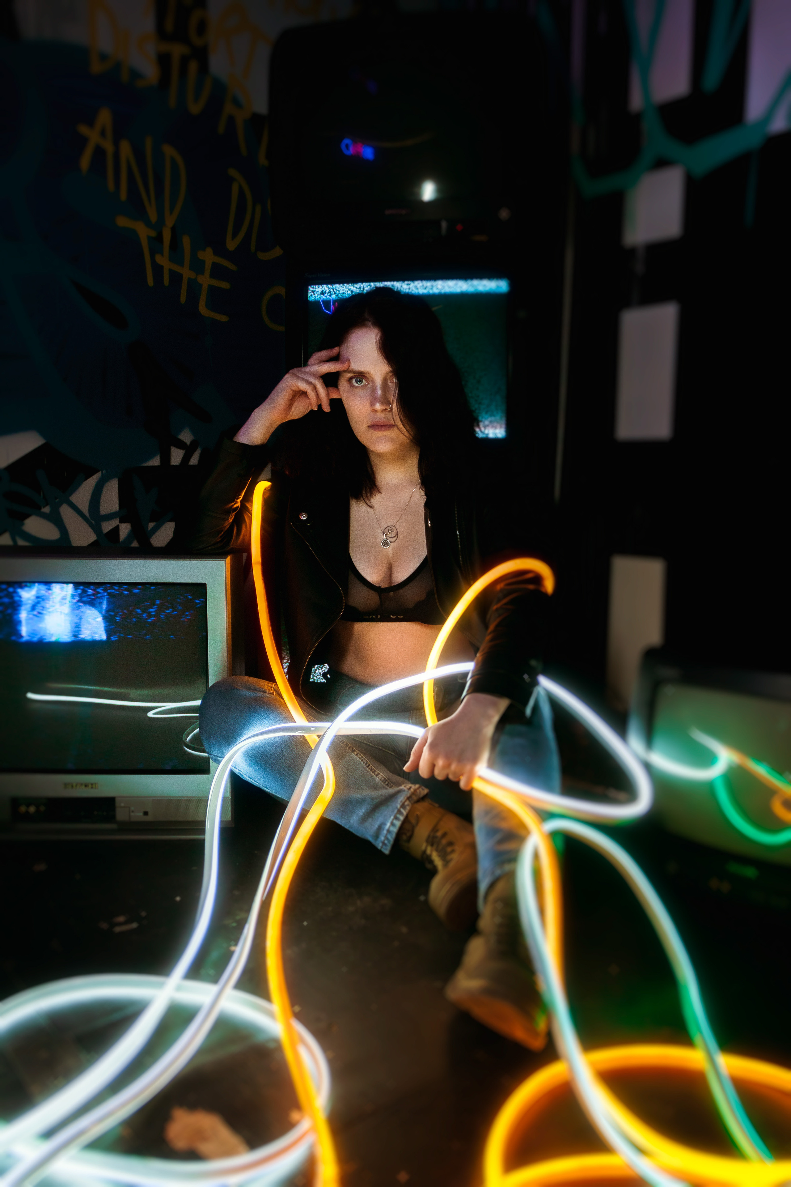 Неон. Даша и Таня. Артем Ершов. Фотограф, Тверь