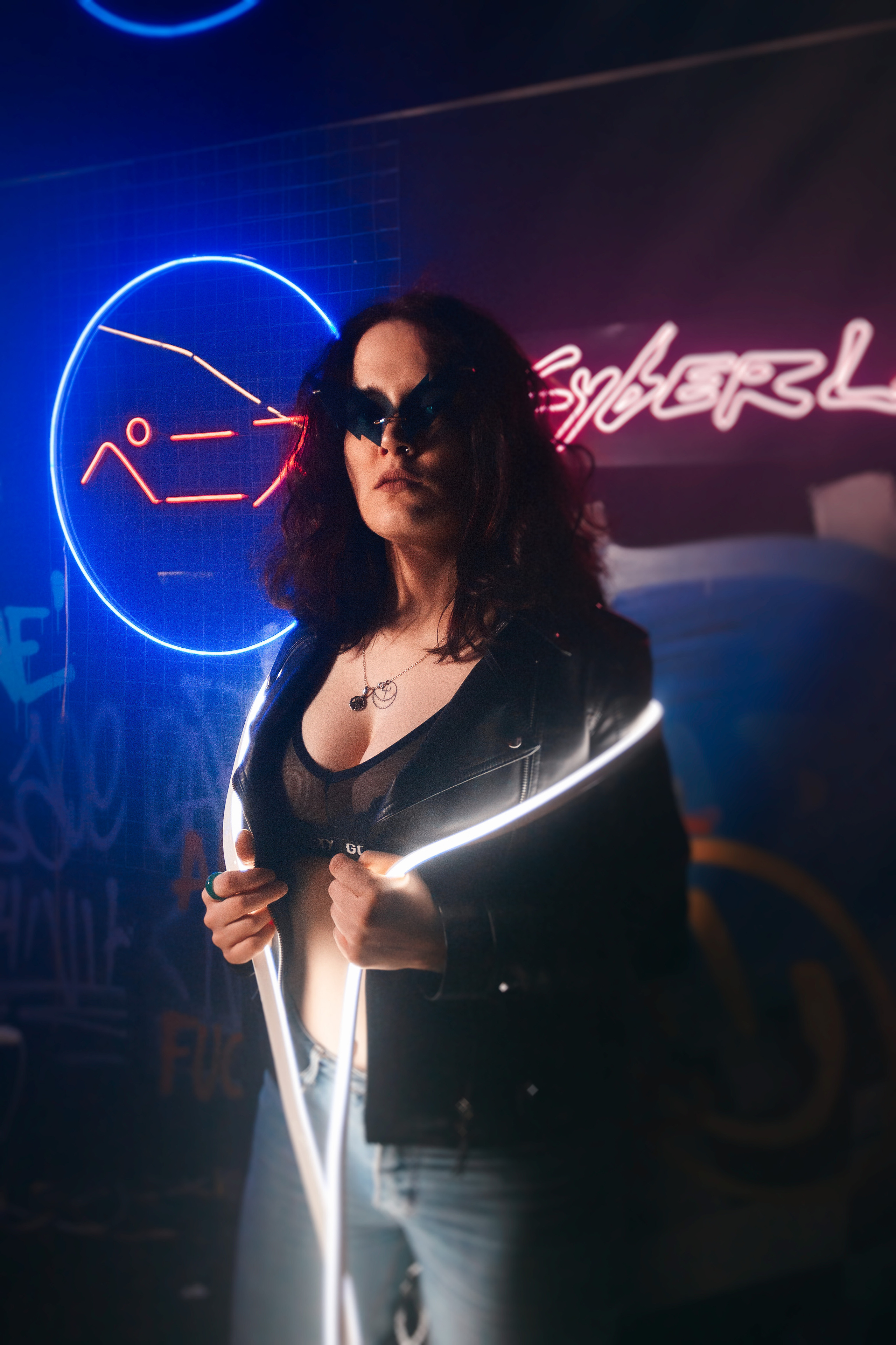 Неон. Даша и Таня. Артем Ершов. Фотограф, Тверь