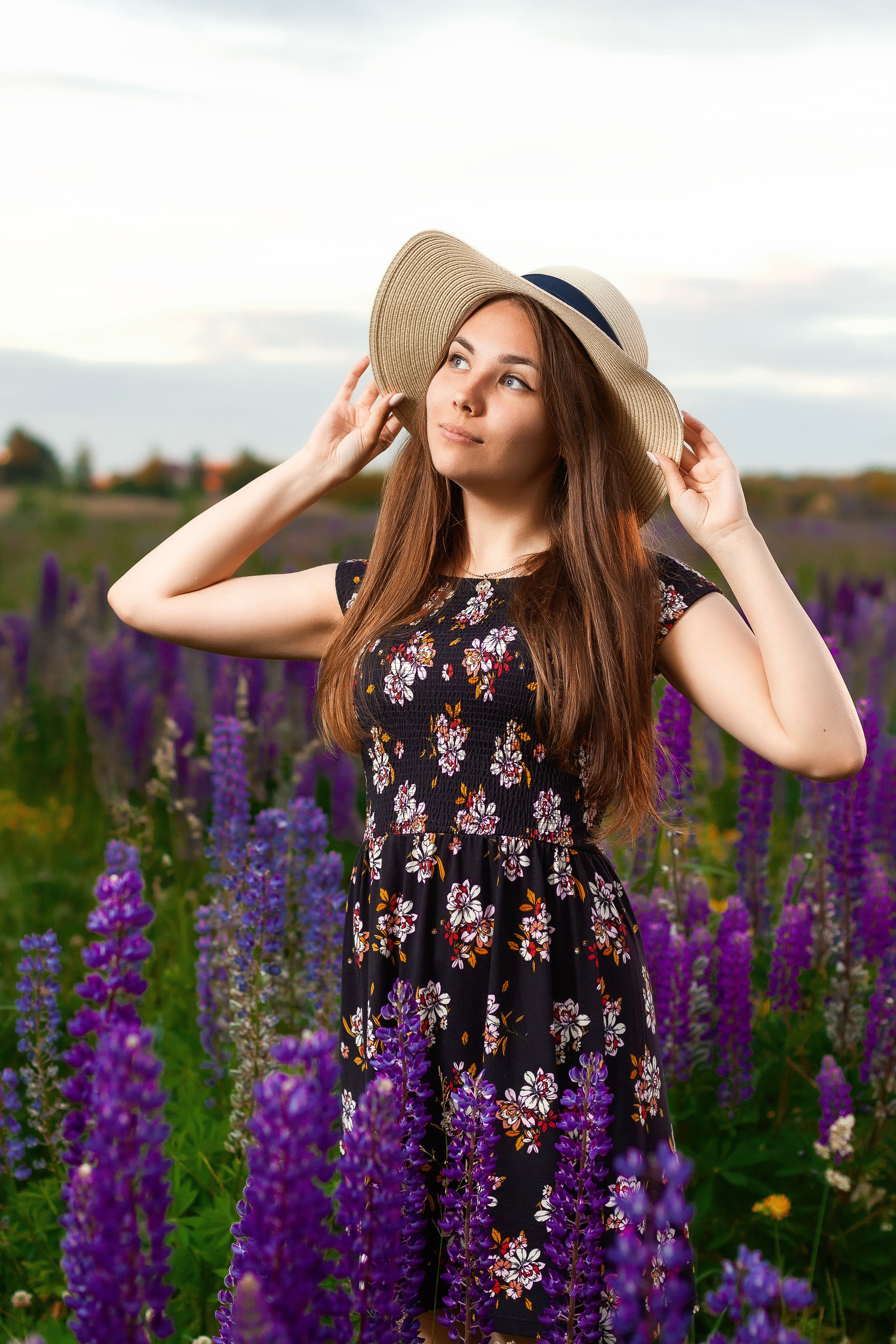 Съёмка в люпинах. Юля и Ксюша. Артем Ершов. Фотограф, Тверь