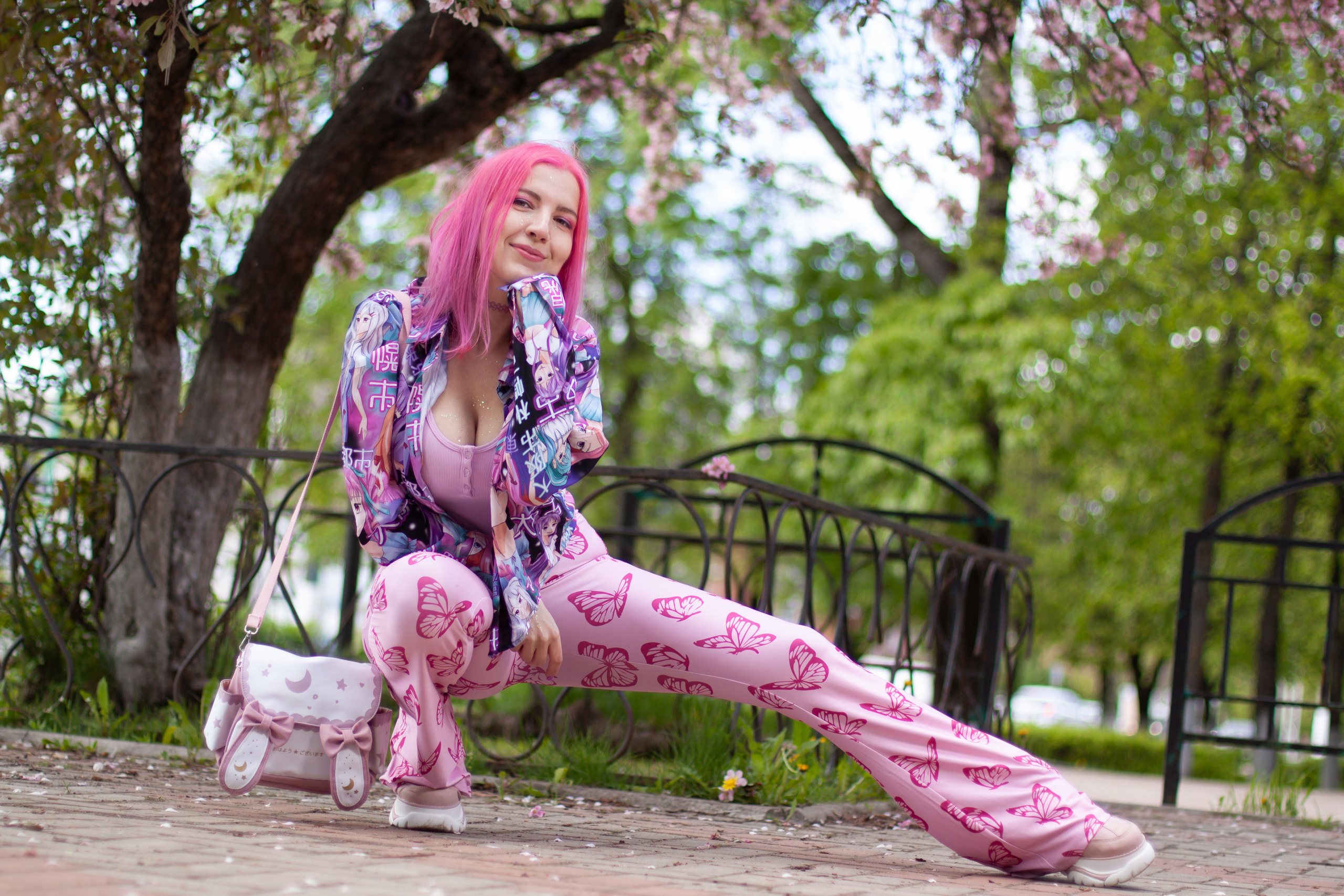 Цветущая яблоня и одуванчики. Эльвира. Артем Ершов. Фотограф, Тверь