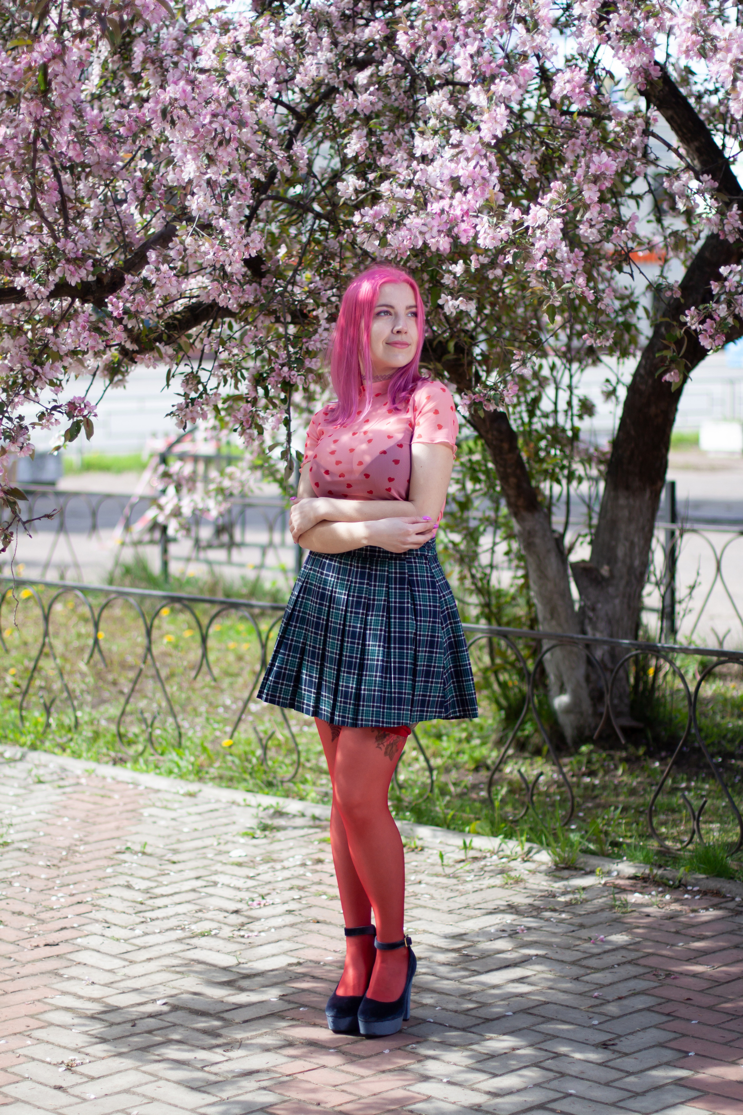 Цветущая яблоня и одуванчики. Эльвира. Артем Ершов. Фотограф, Тверь