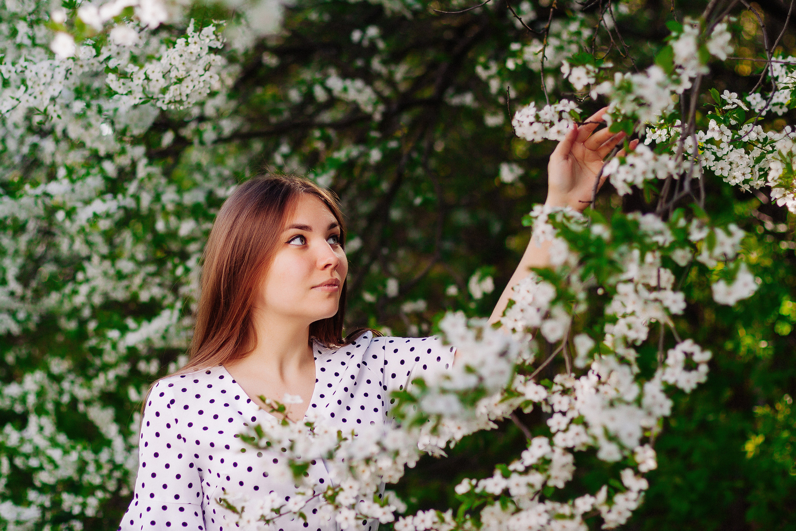 У вишни. Ксюша и Эльвира. Артем Ершов. Фотограф, Тверь