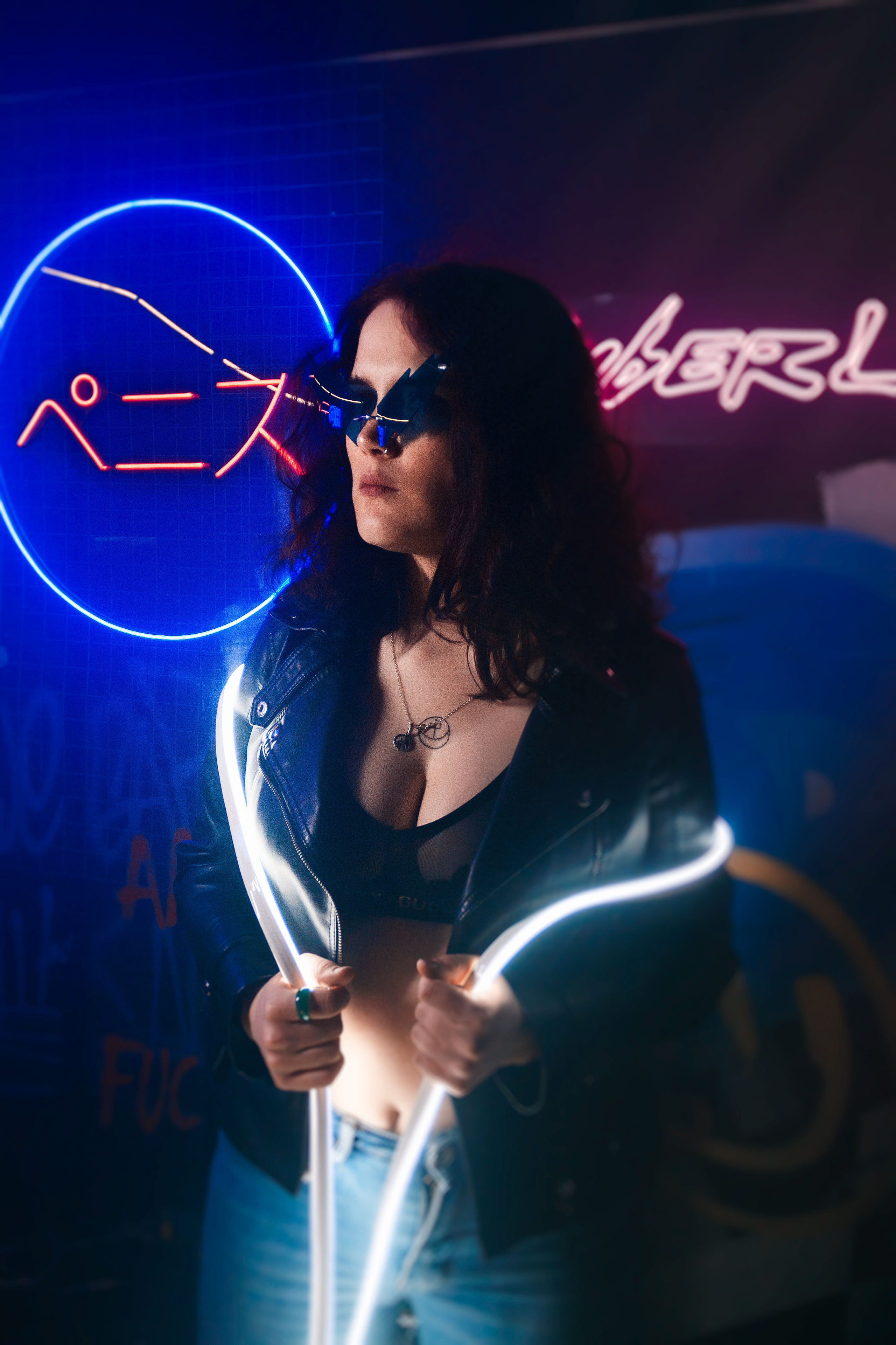 Неон. Даша и Таня. Артем Ершов. Фотограф, Тверь