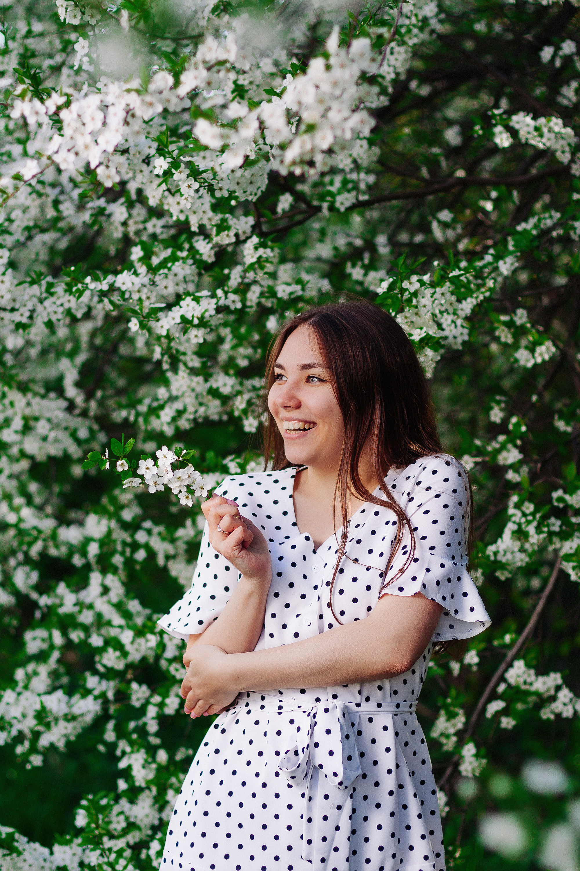 У вишни. Ксюша и Эльвира. Артем Ершов. Фотограф, Тверь