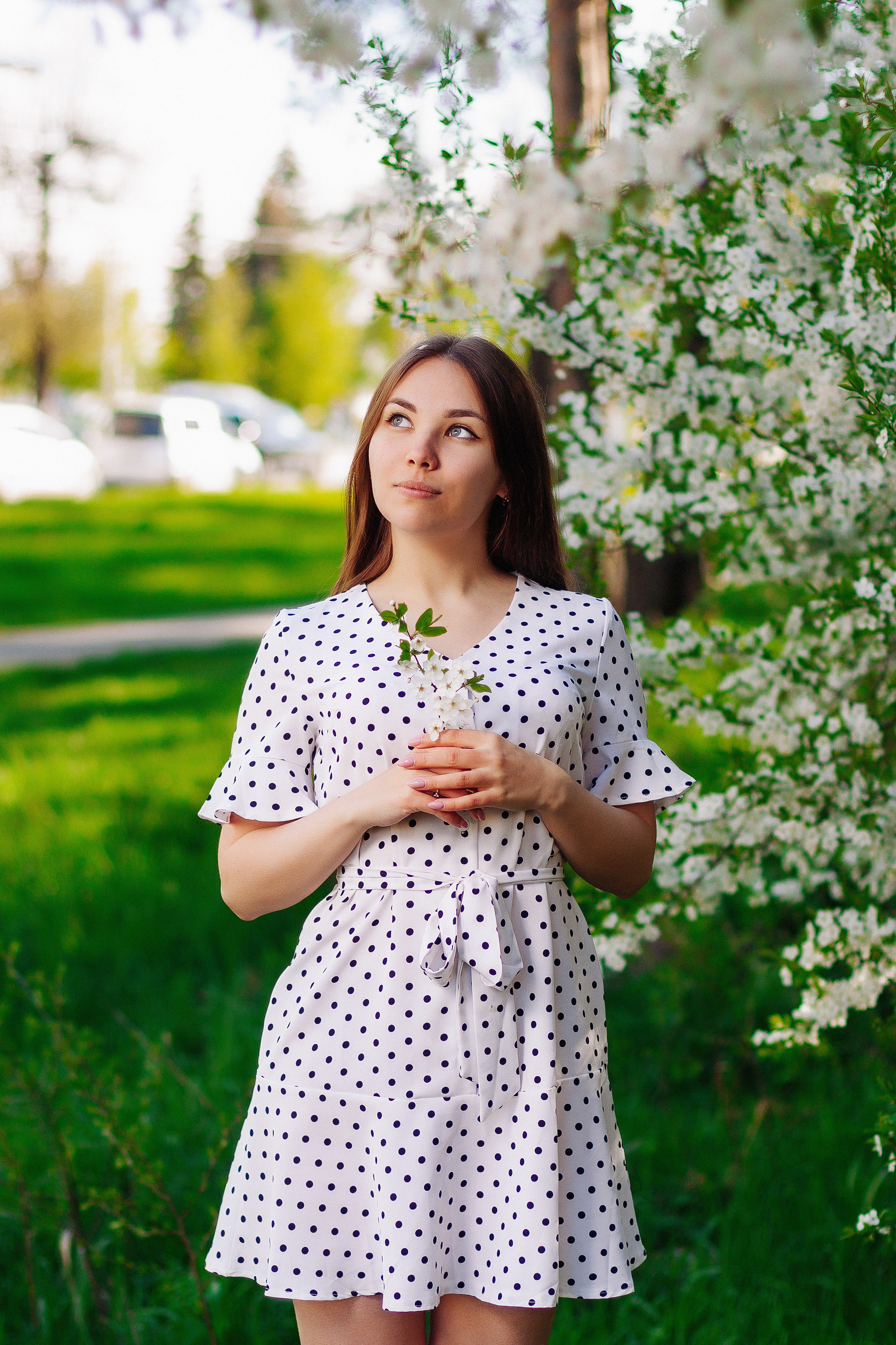 У вишни. Ксюша и Эльвира. Артем Ершов. Фотограф, Тверь