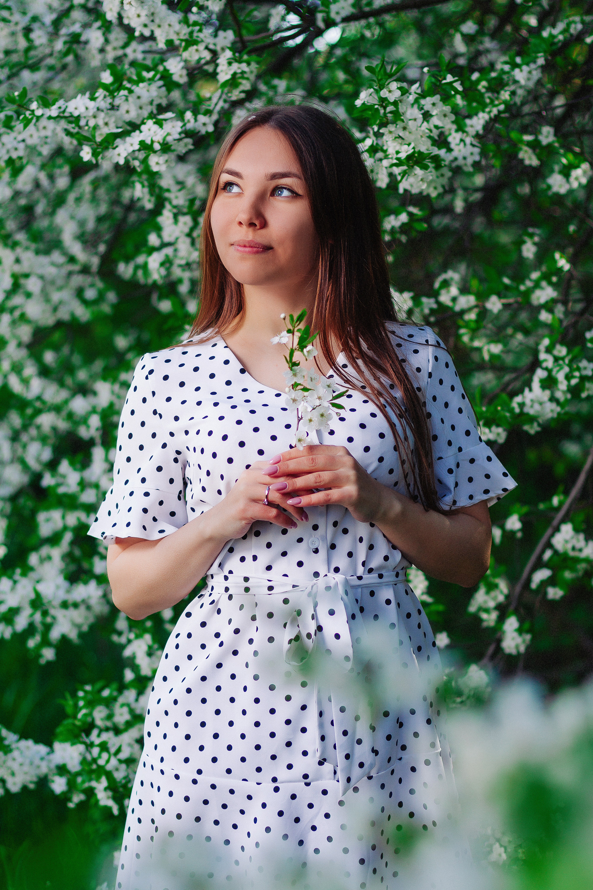 У вишни. Ксюша и Эльвира. Артем Ершов. Фотограф, Тверь