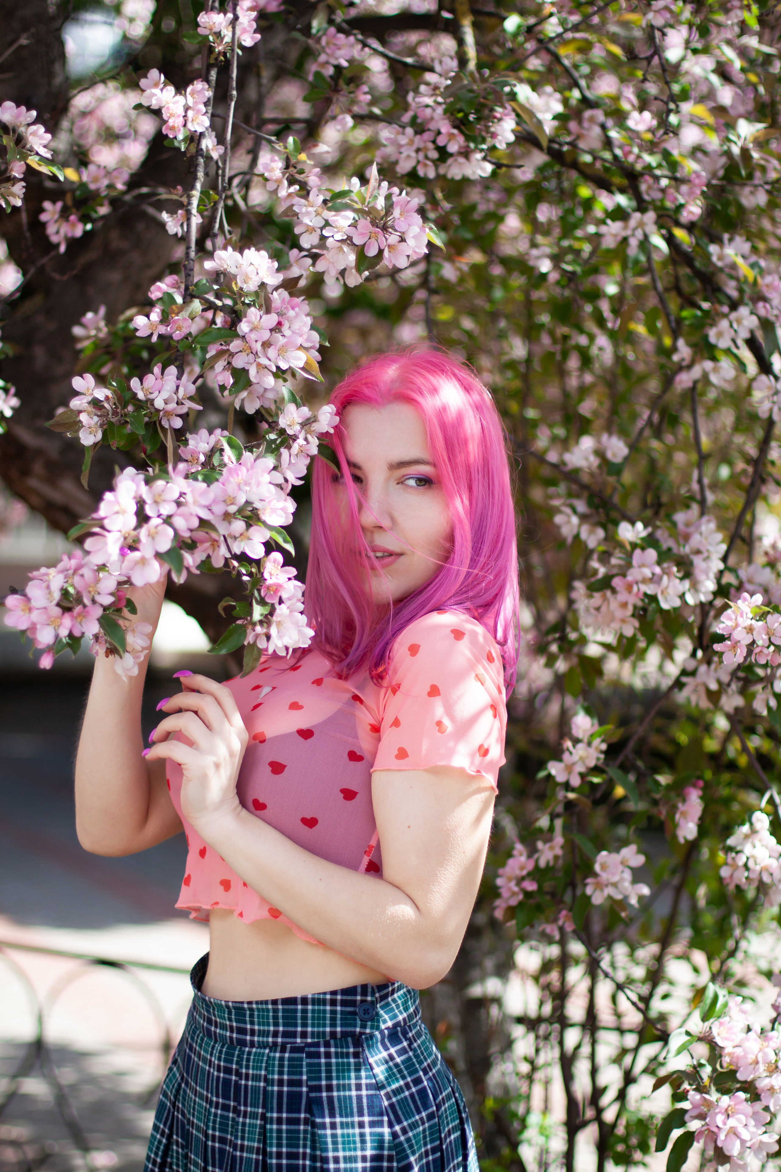 Цветущая яблоня и одуванчики. Эльвира. Артем Ершов. Фотограф, Тверь